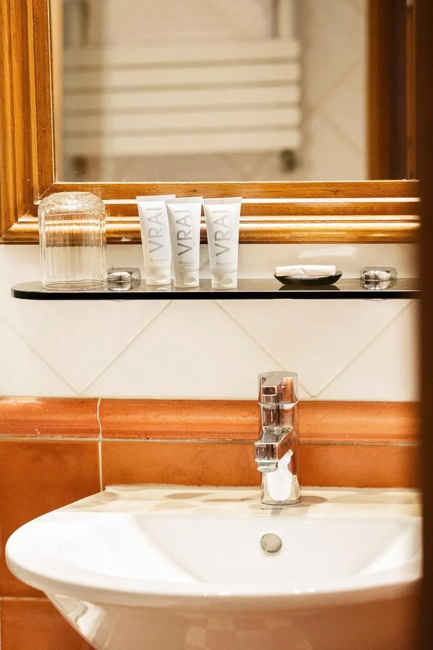 Bathroom in Hotel de Fleurie - Saint-Germain-des-Pres