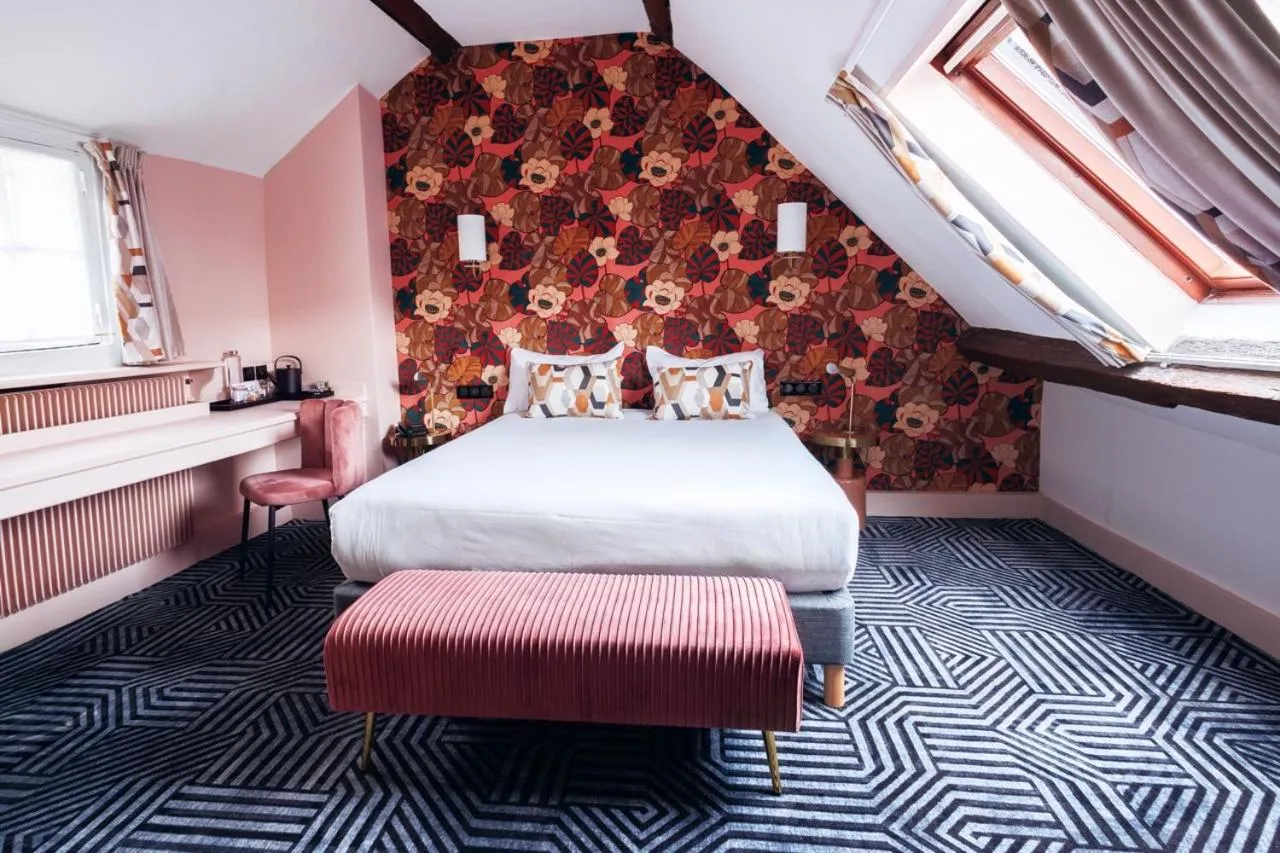 Bed in Hotel de Fleurie - Saint-Germain-des-Pres