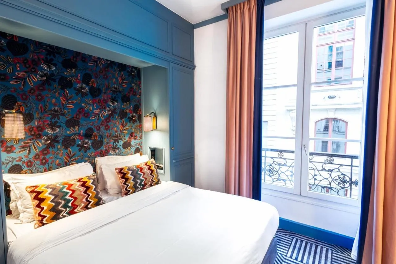 Bed in Hotel de Fleurie - Saint-Germain-des-Pres