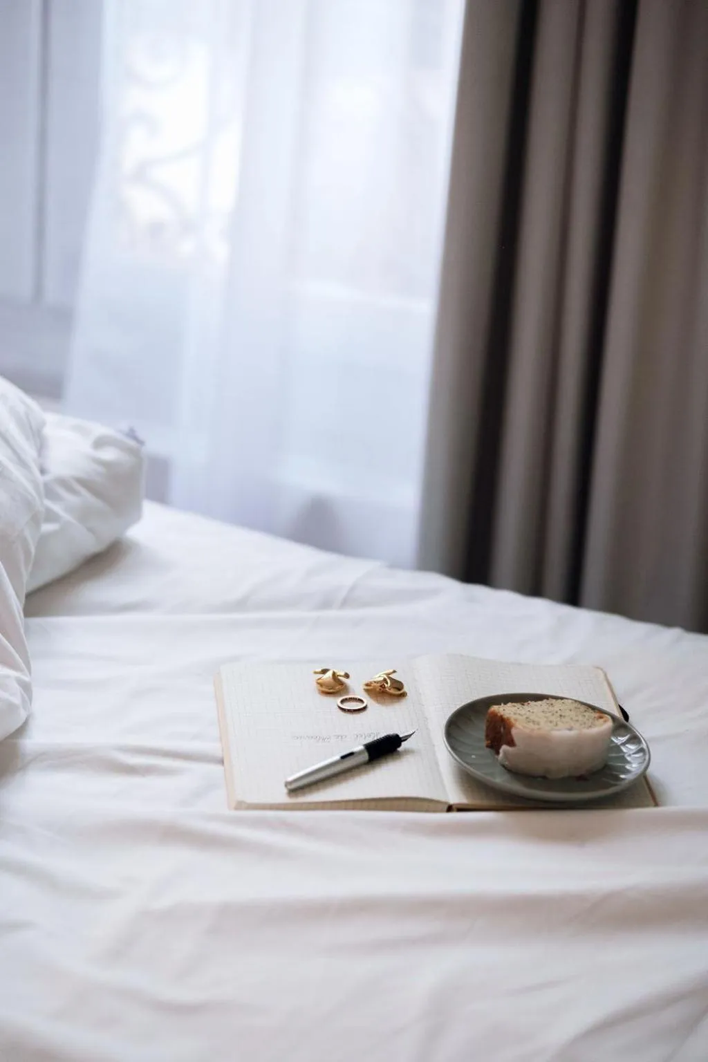 Bed in Hotel de Fleurie - Saint-Germain-des-Pres