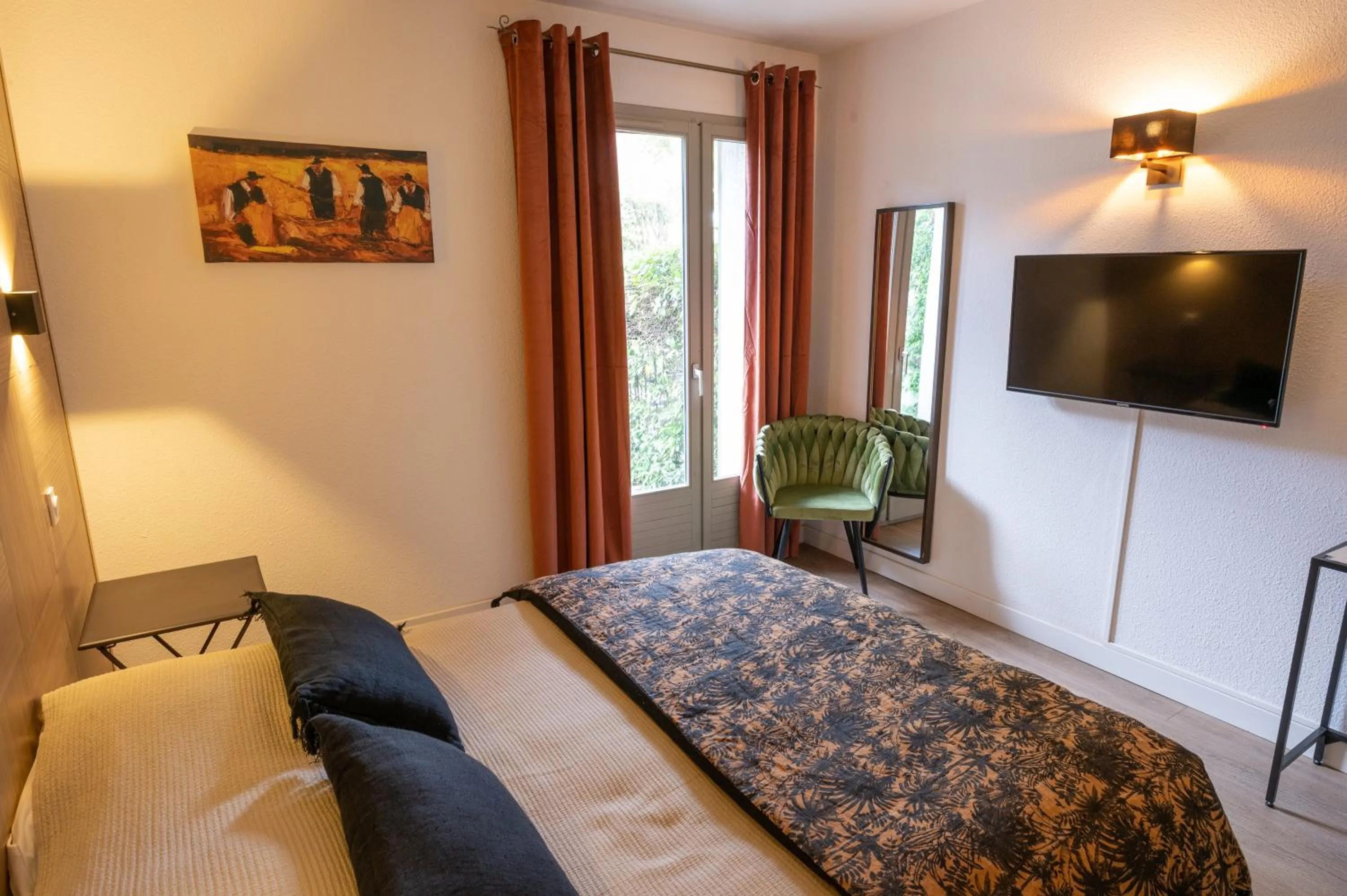 Photo of the whole room, Bed in Hôtel l'Amandière