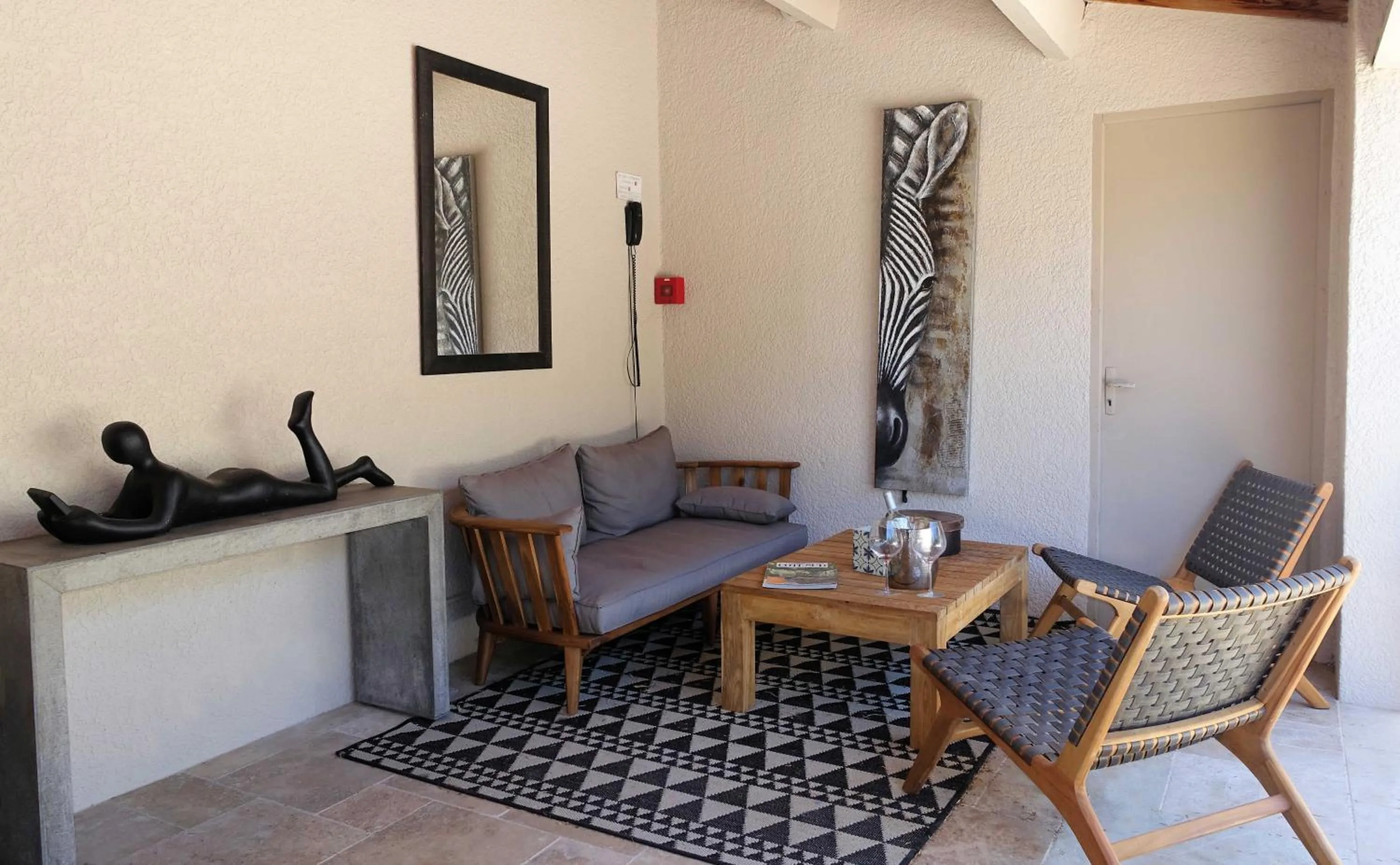 Seating area in Hôtel l'Amandière