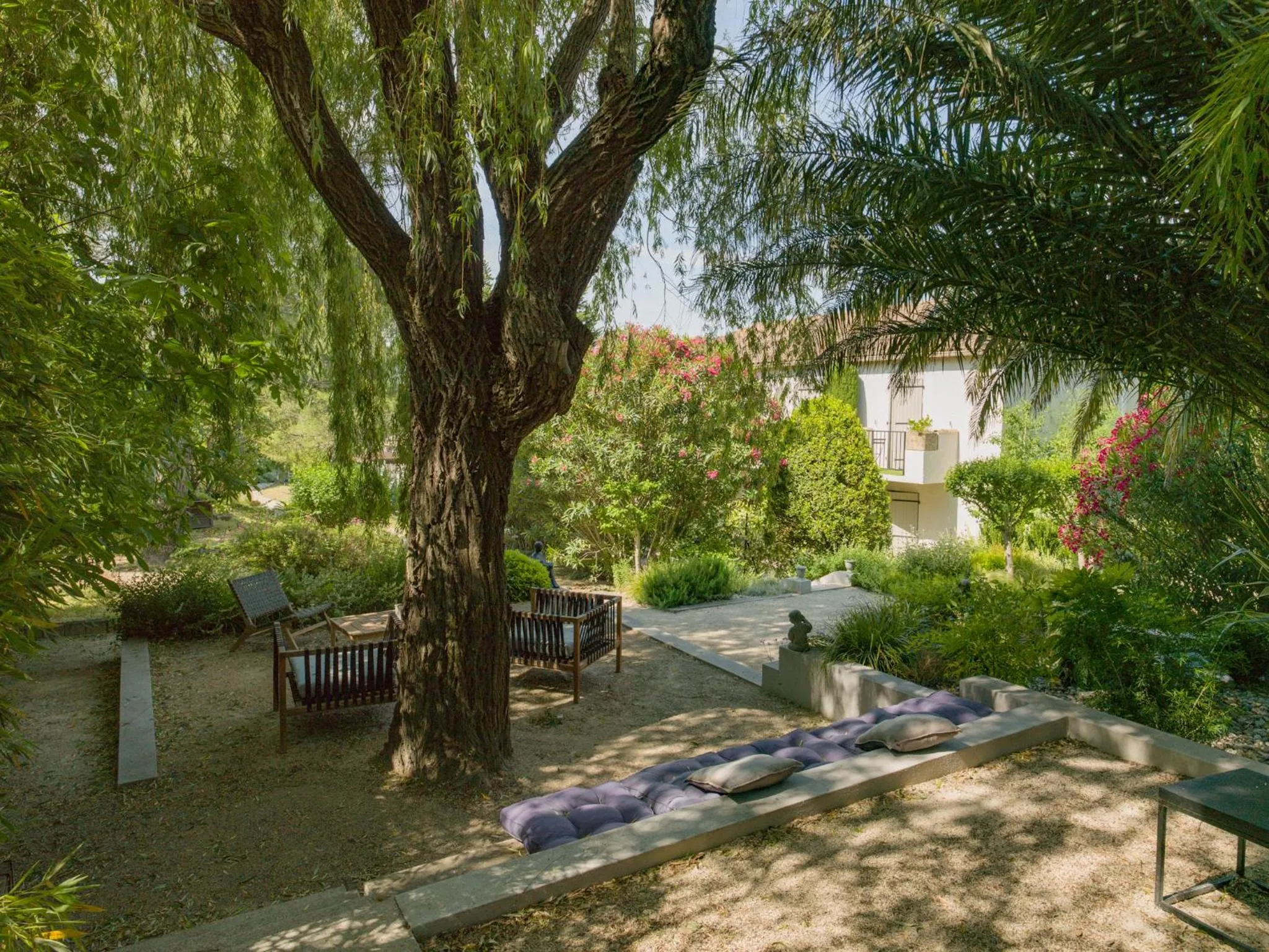 Garden in Hôtel l'Amandière