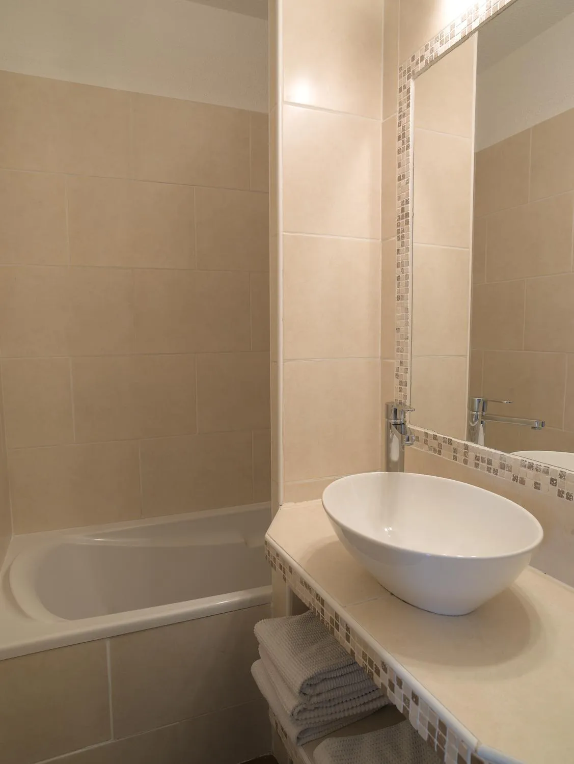 Bathroom in Hôtel l'Amandière