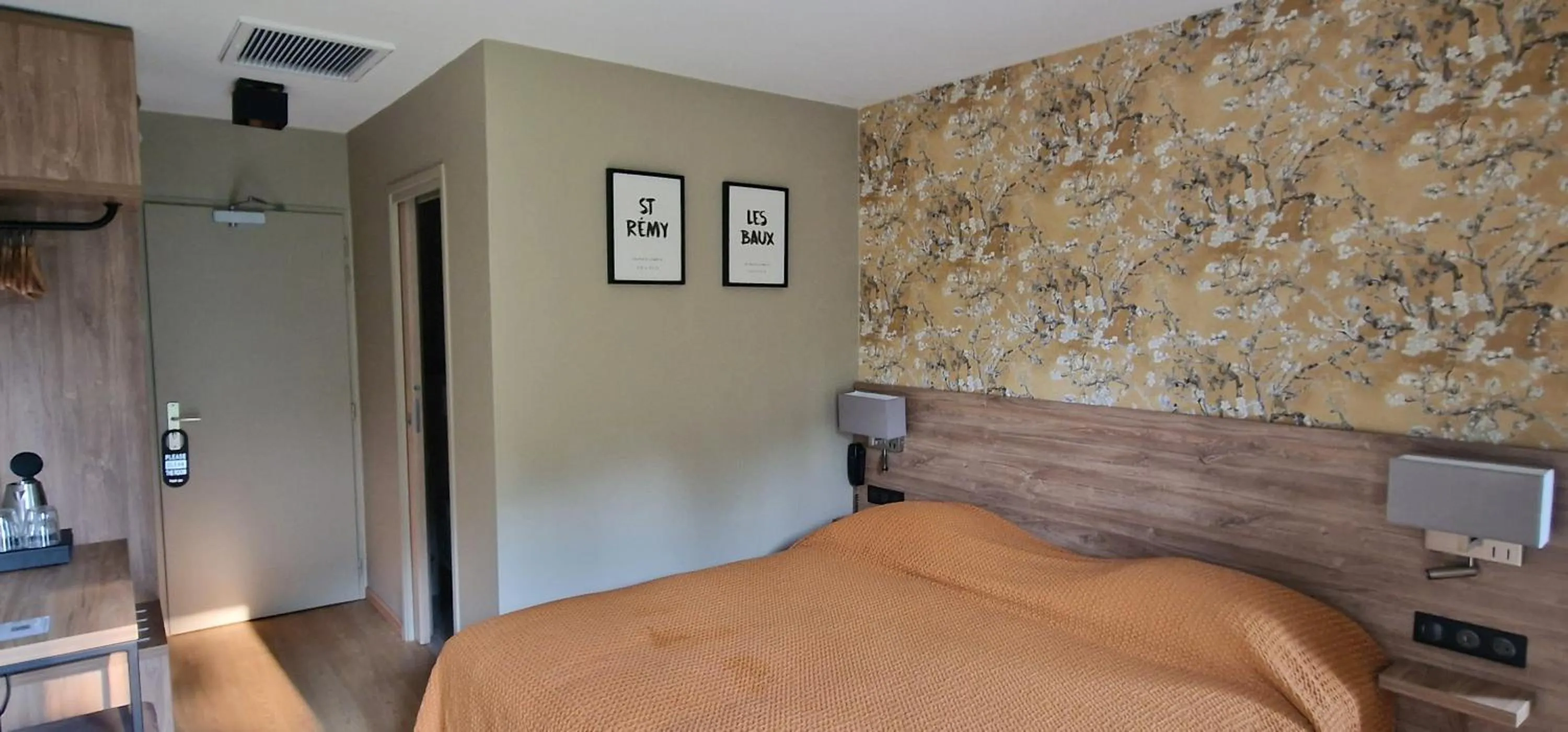 Bedroom, Bed in Hôtel l'Amandière