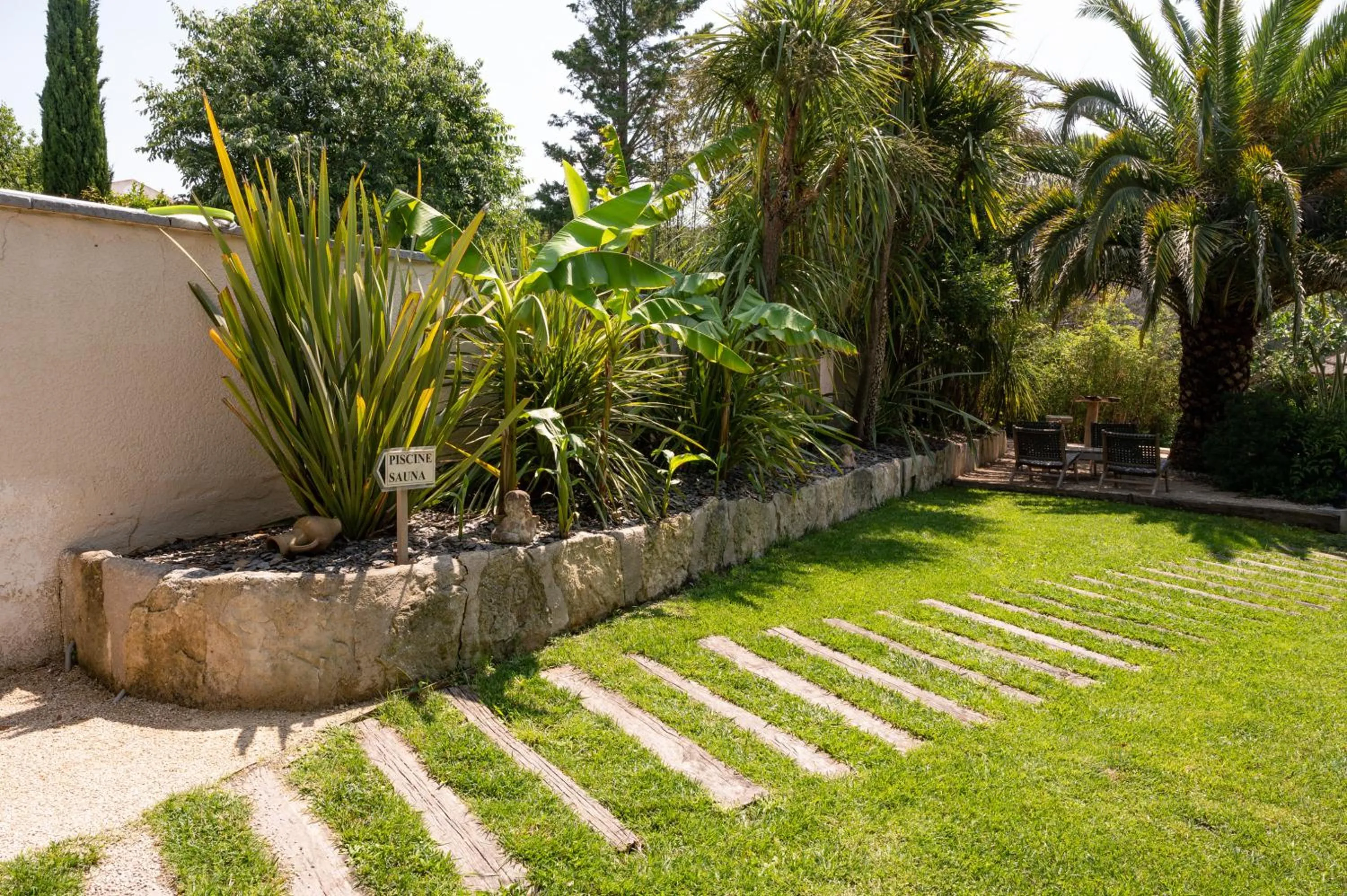 Garden in Hôtel l'Amandière