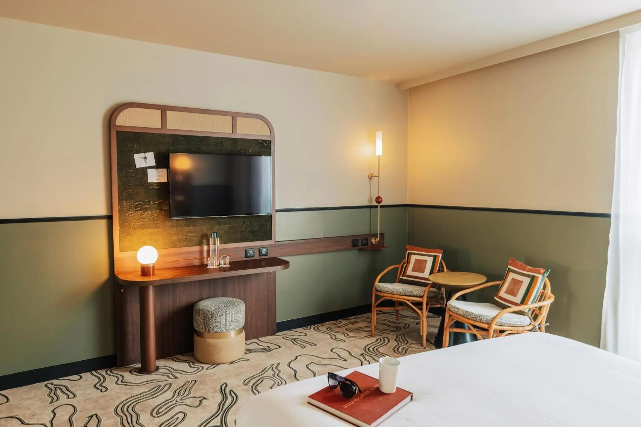 Photo of the whole room, Bed in Voco Paris - Porte de Clichy