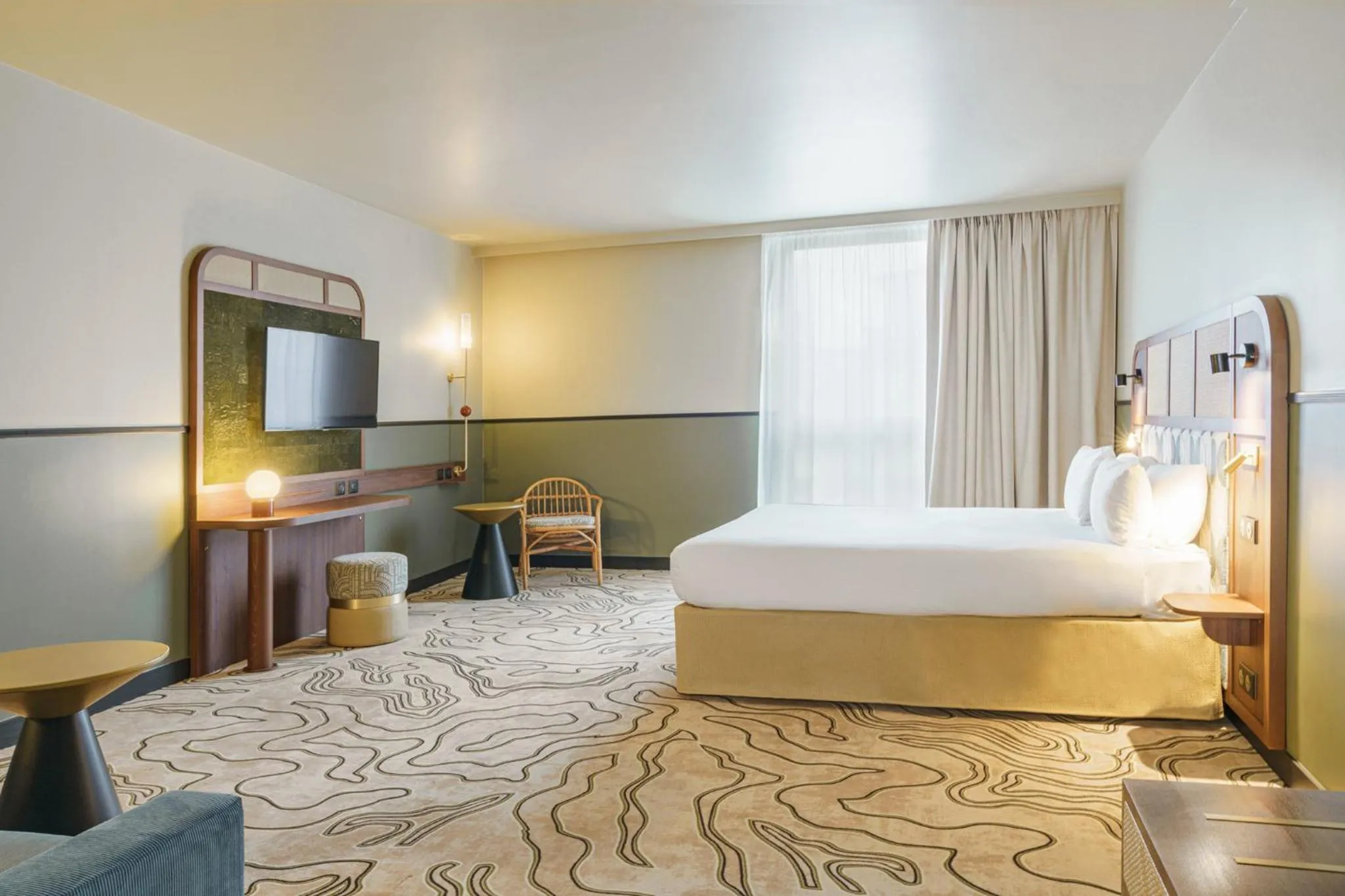 Photo of the whole room, Bed in Voco Paris - Porte de Clichy