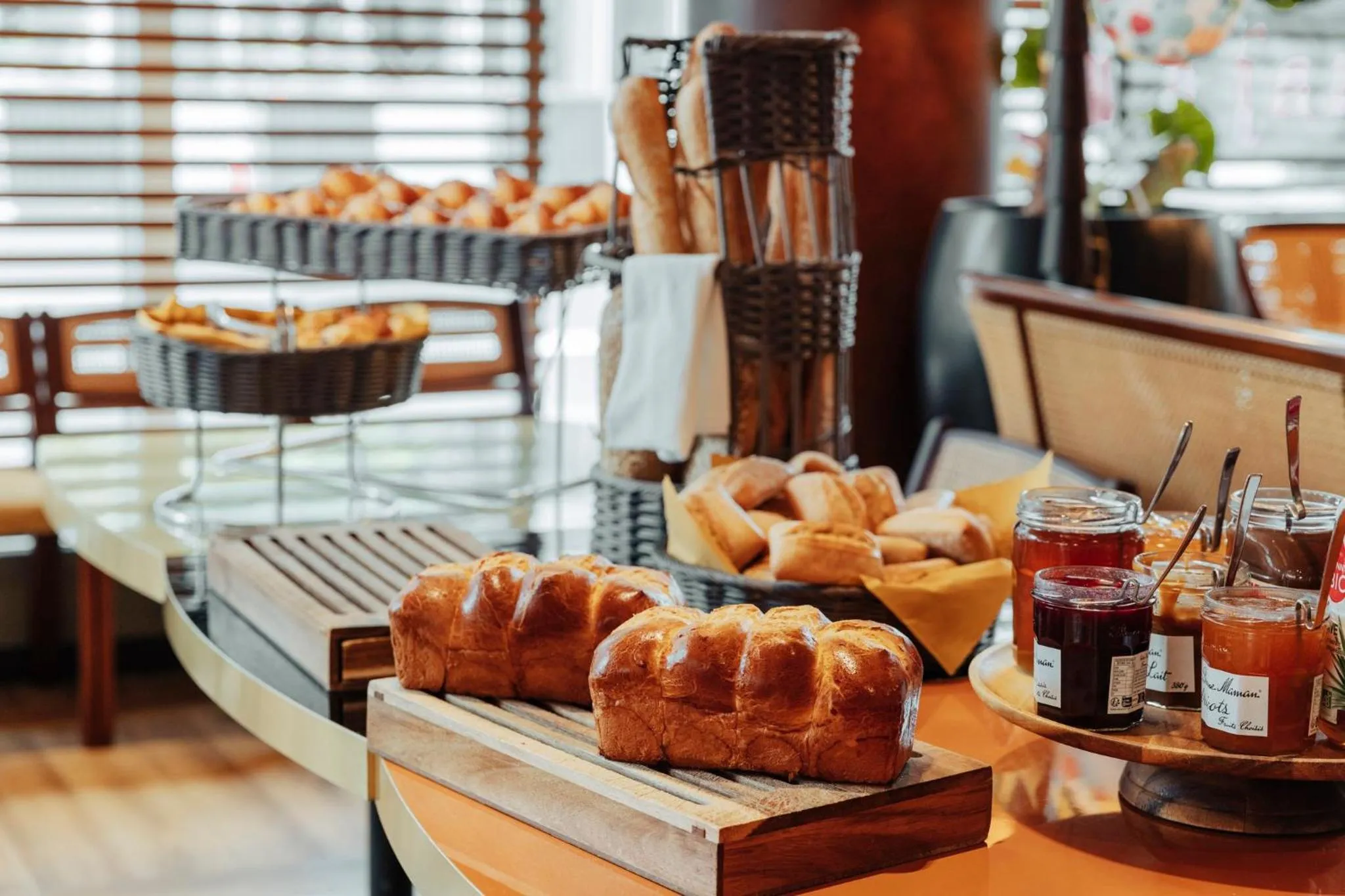 Restaurant/places to eat in Voco Paris - Porte de Clichy