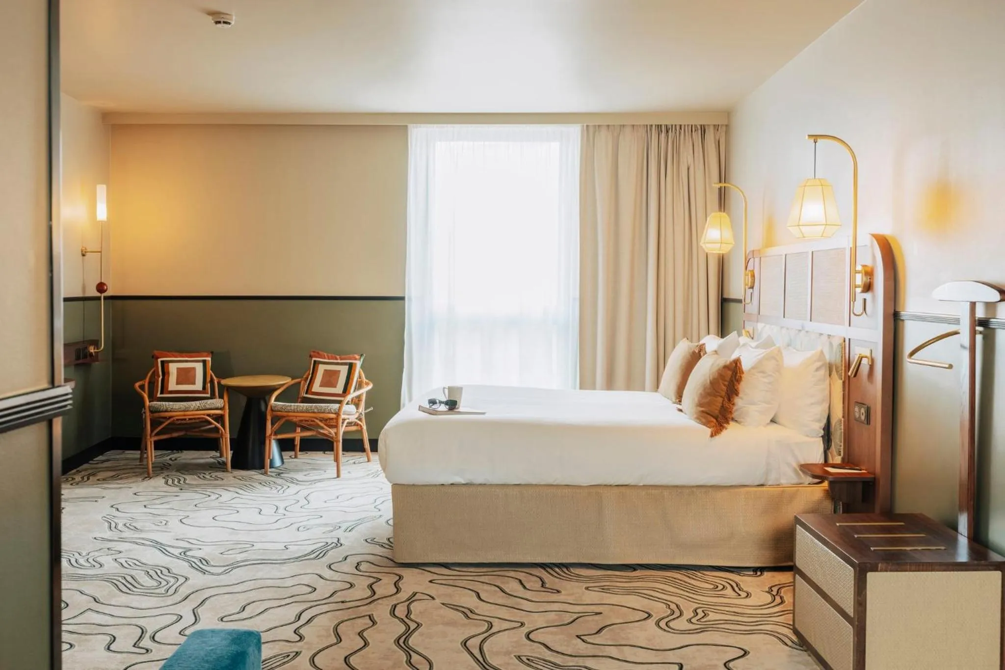 Photo of the whole room, Bed in Voco Paris - Porte de Clichy