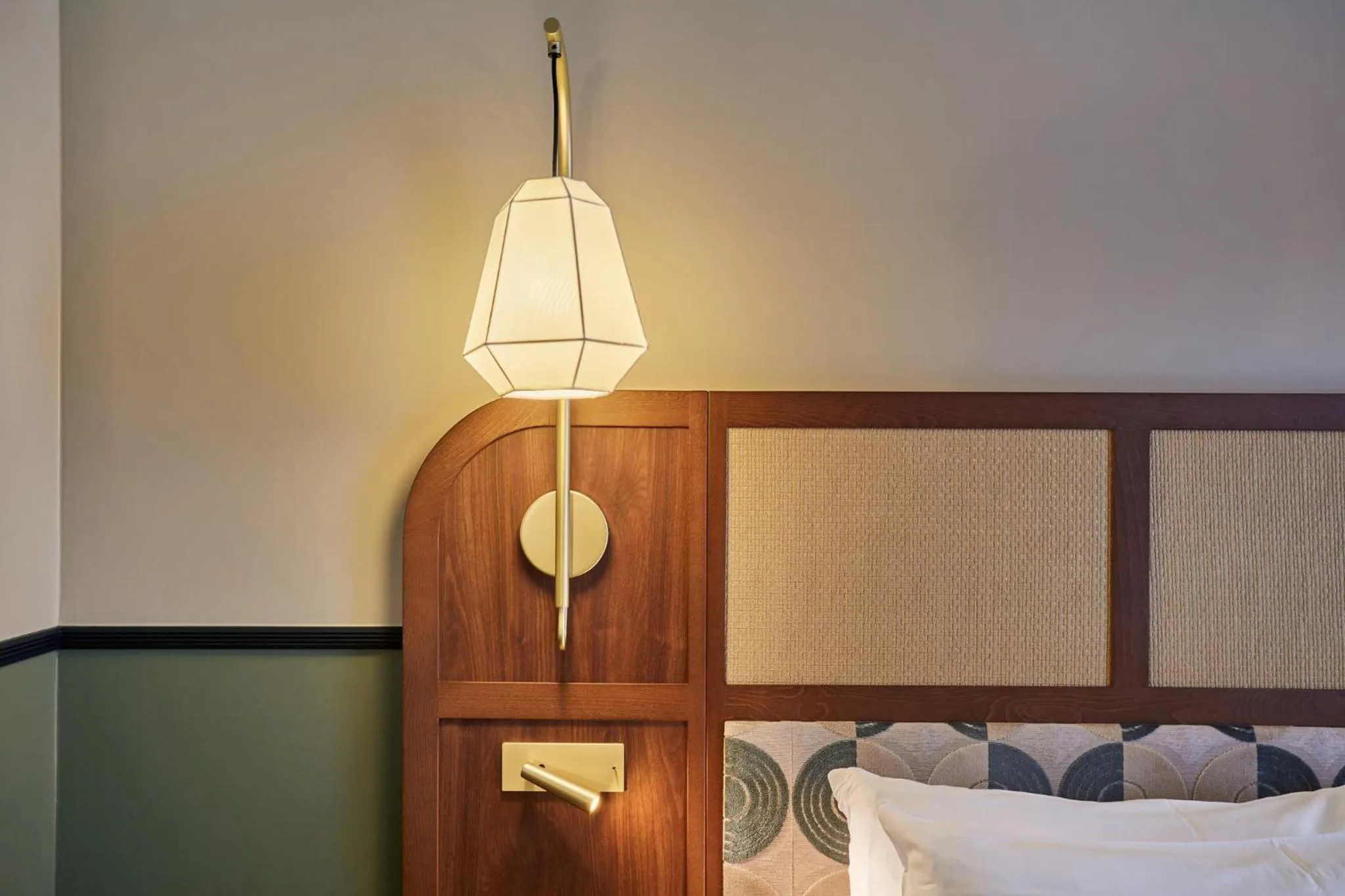 Photo of the whole room, Bed in Voco Paris - Porte de Clichy