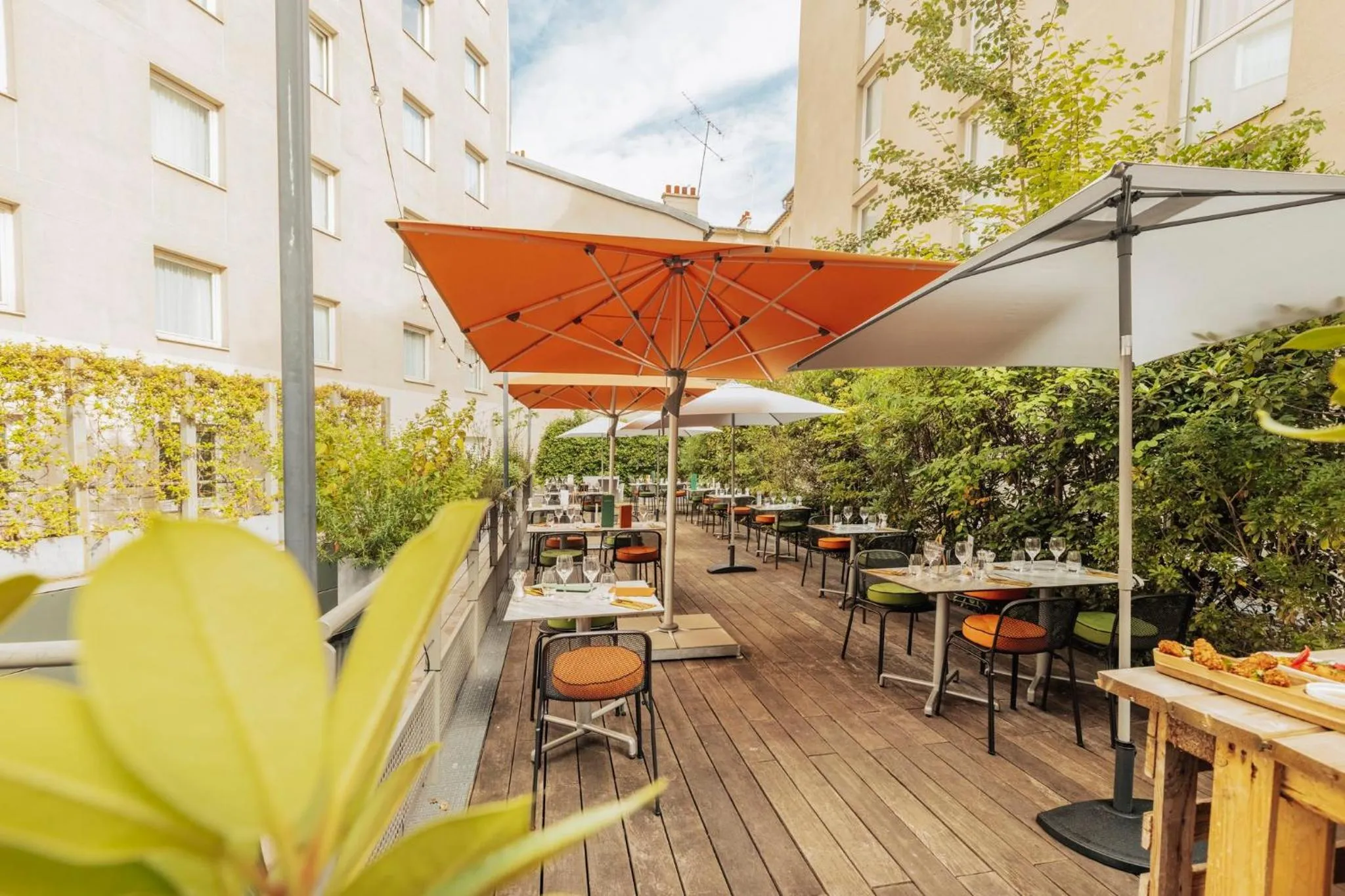 Restaurant/places to eat in Voco Paris - Porte de Clichy