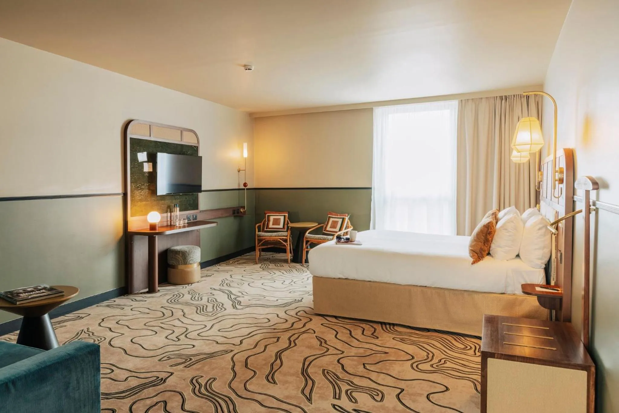 Photo of the whole room, Bed in Voco Paris - Porte de Clichy