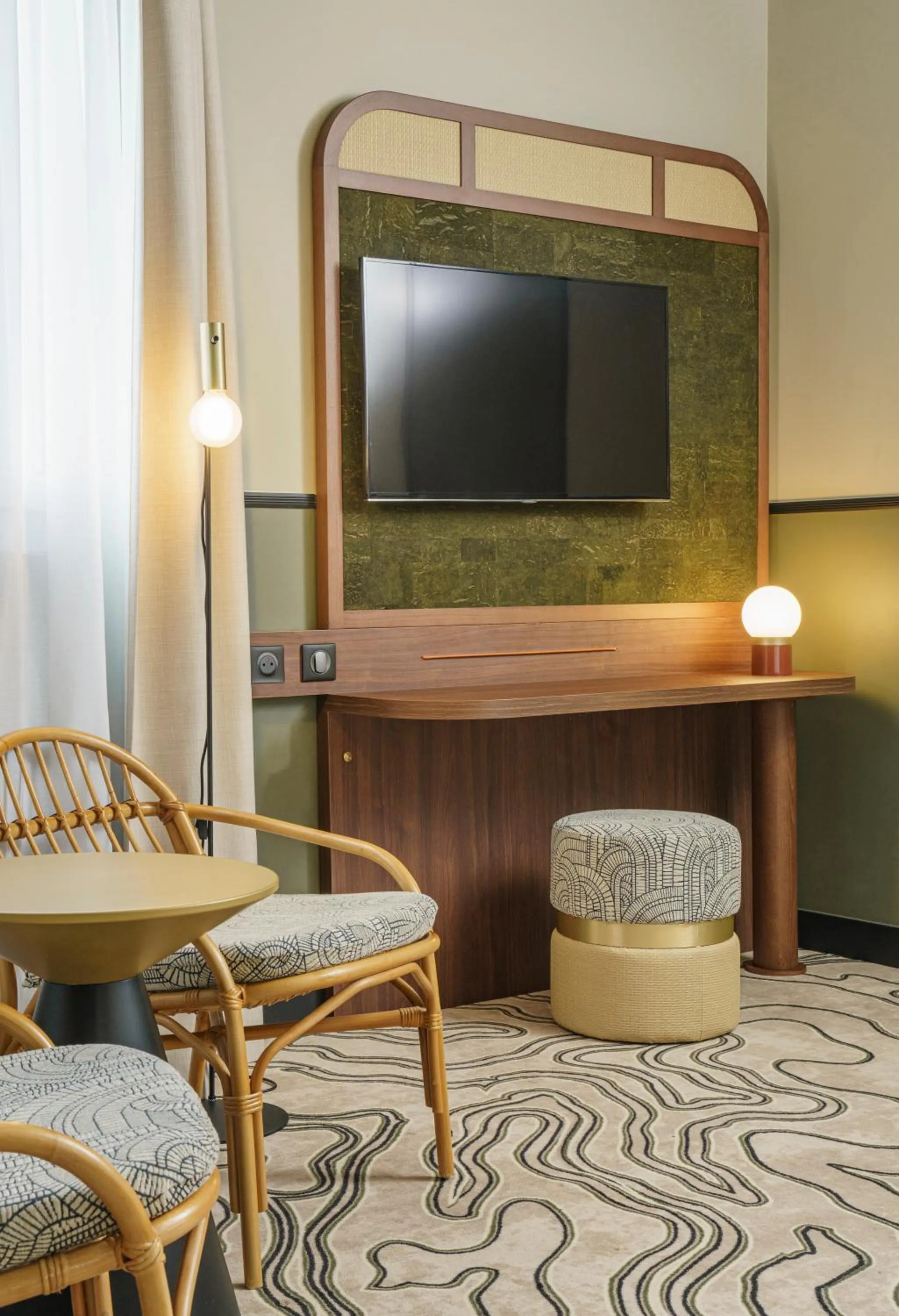 Seating area in Voco Paris - Porte de Clichy