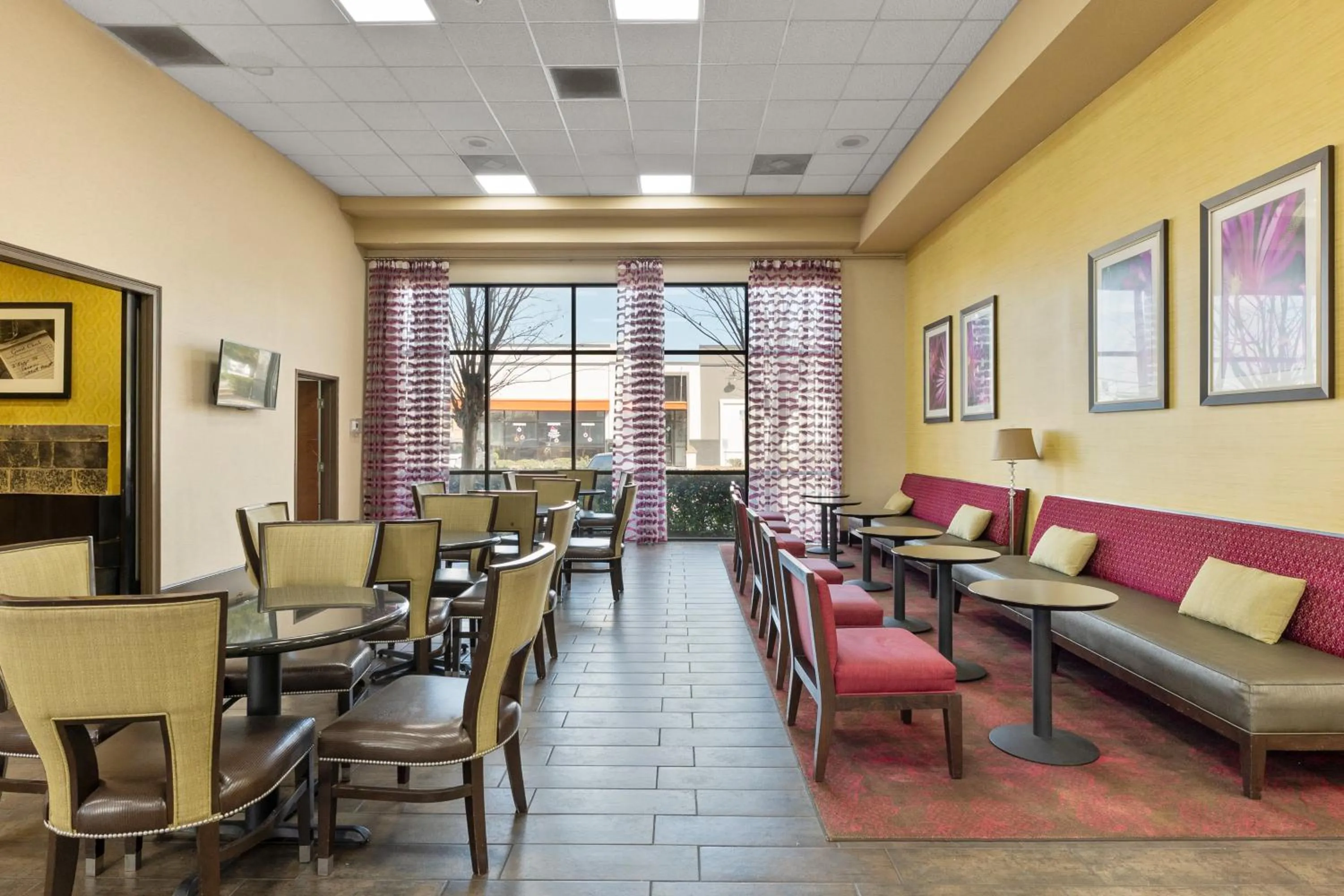 Seating area in Orlando Palms