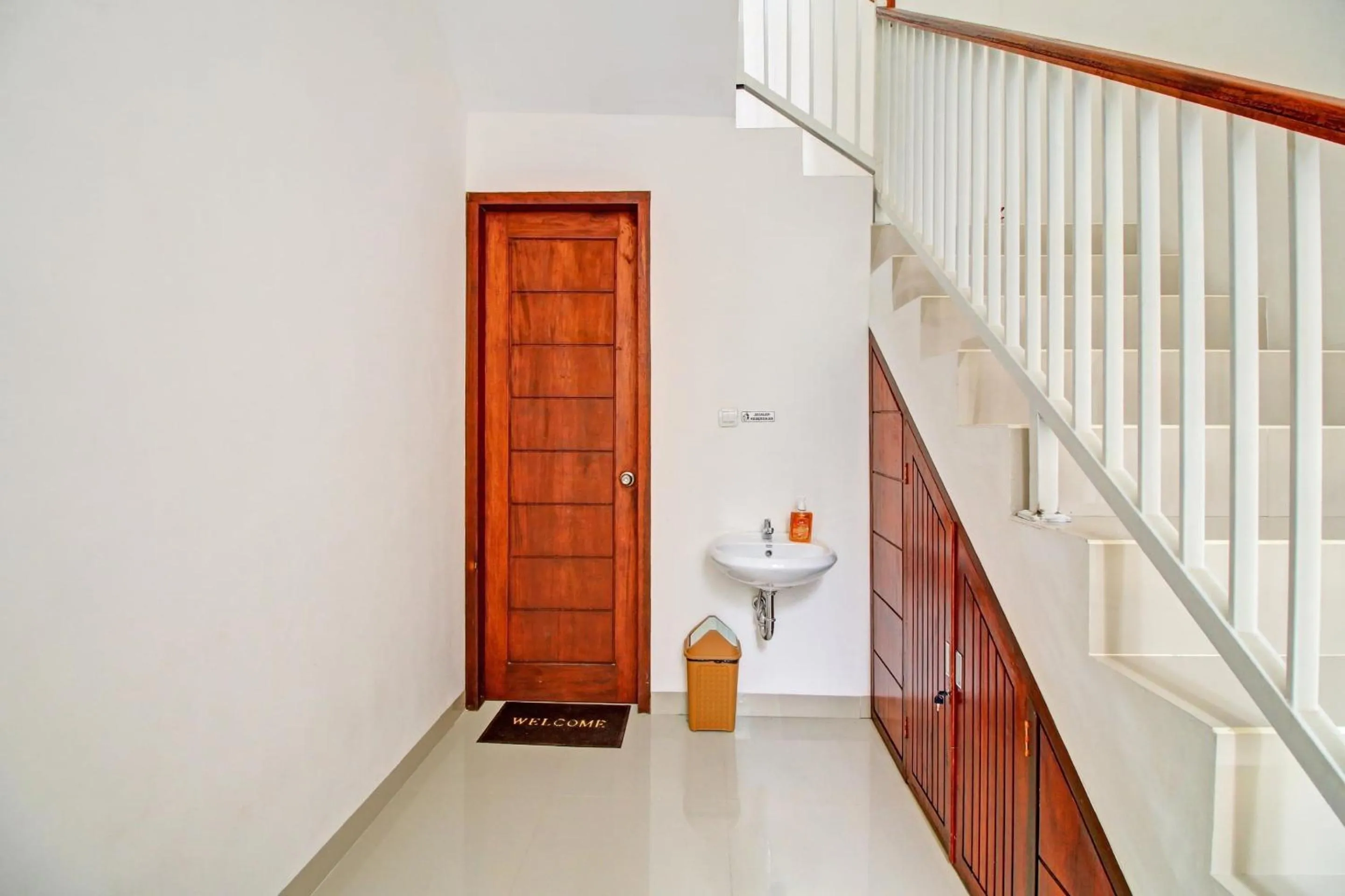 Lobby or reception in Hotel O Madania Guesthouse Syariah