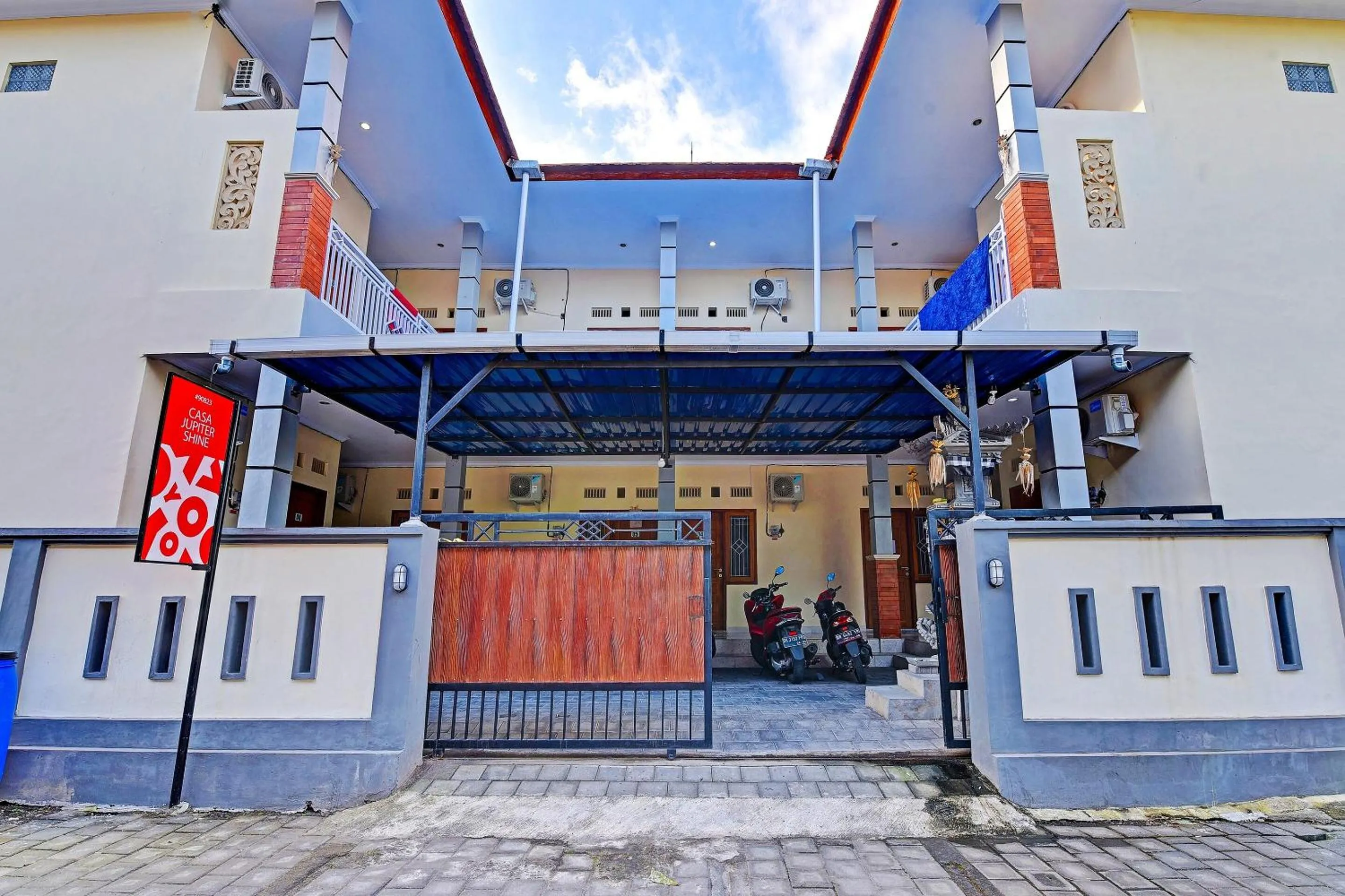 Facade/entrance in Hotel O Casa Jupiter Shine