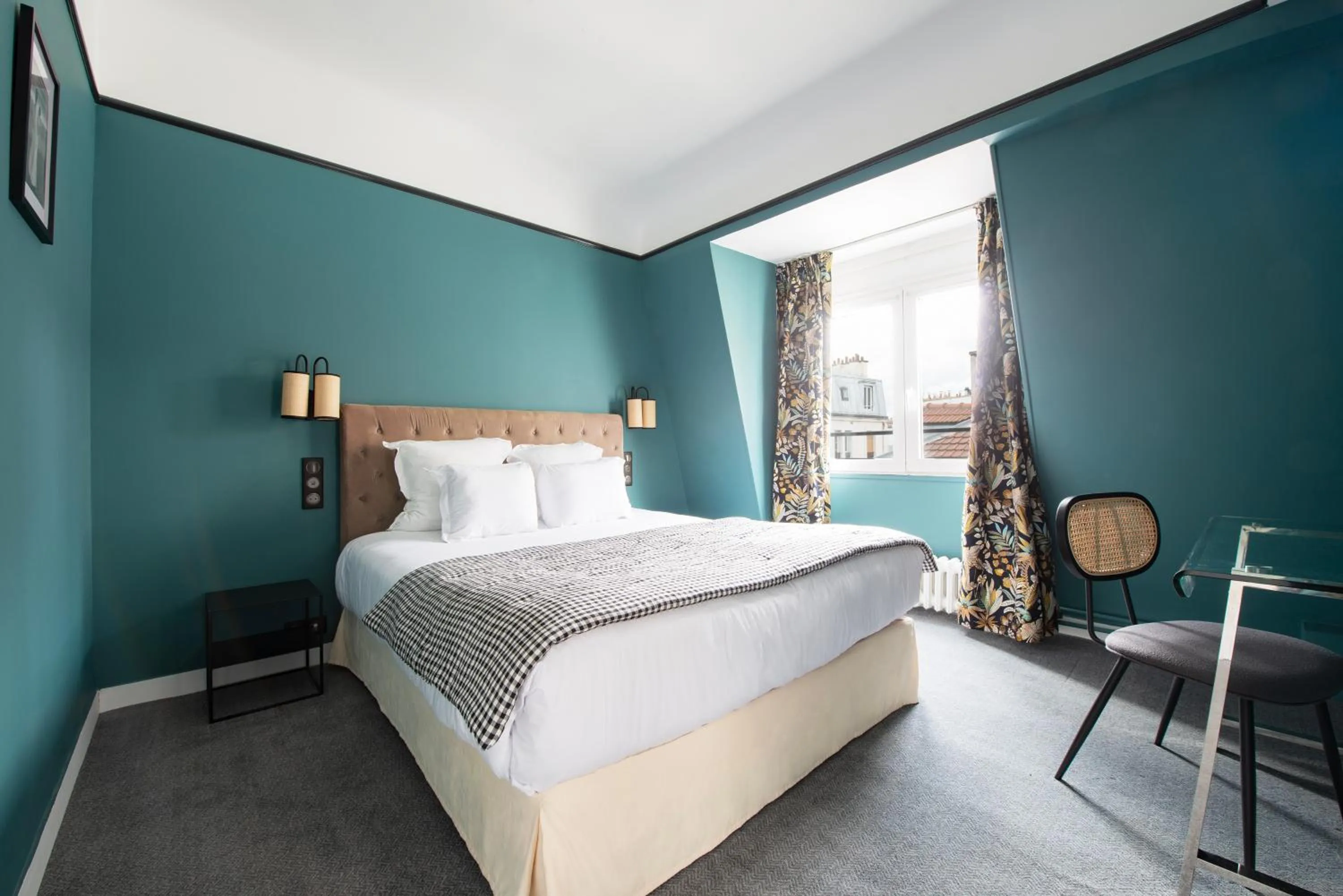 Bedroom in Hôtel des Batignolles