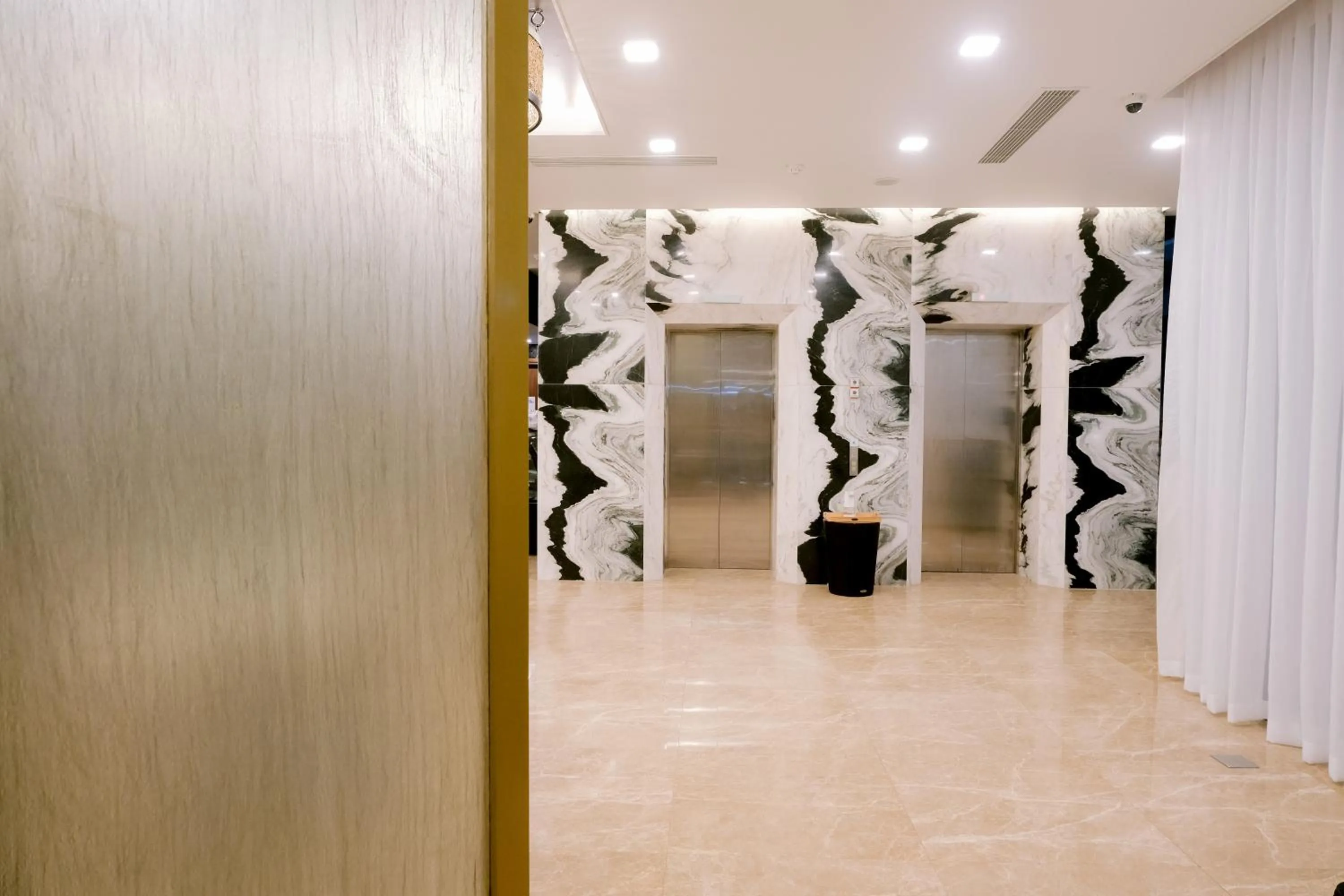 elevator in Goldberry Suites and Hotel Cebu