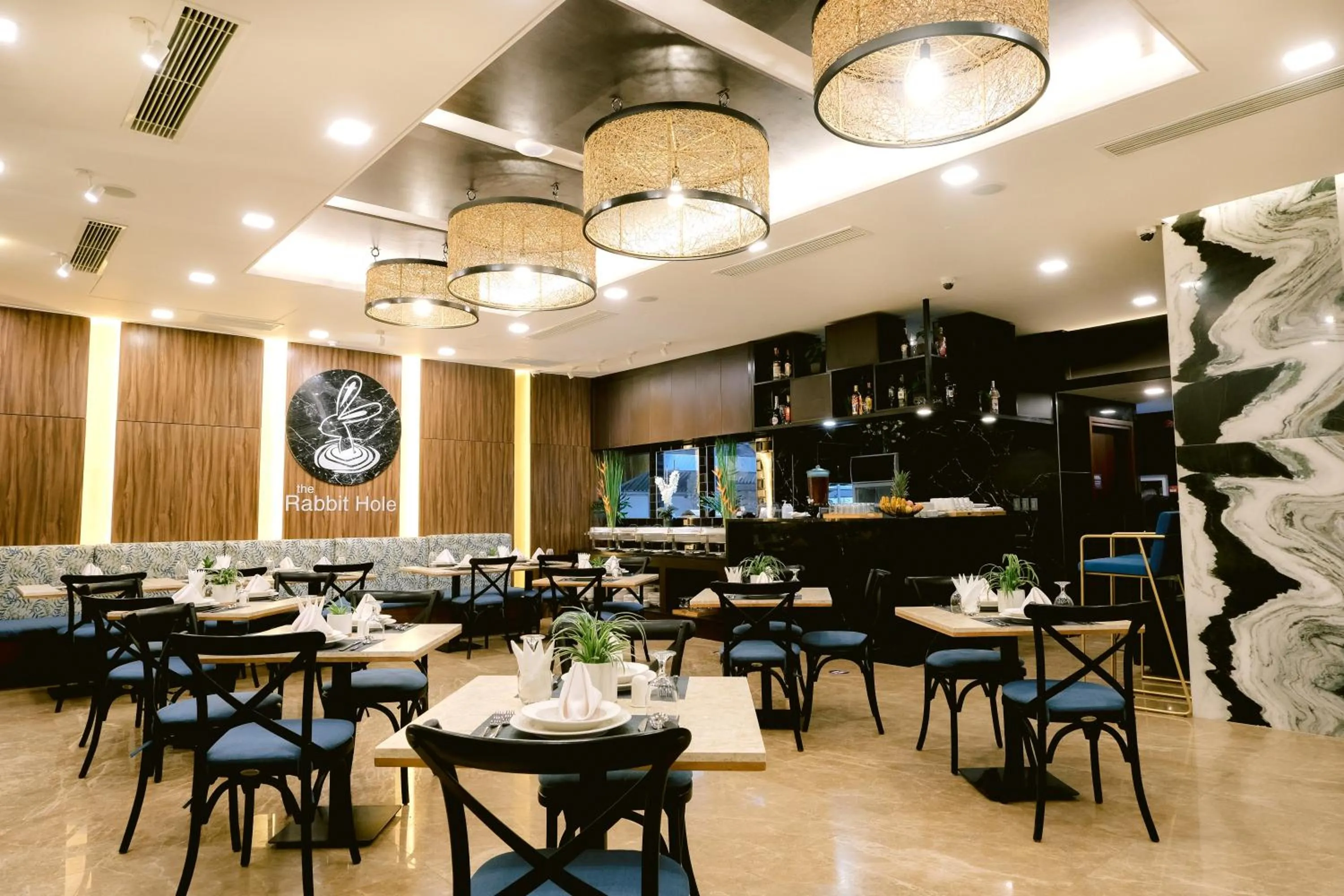 Restaurant/places to eat in Goldberry Suites and Hotel Cebu