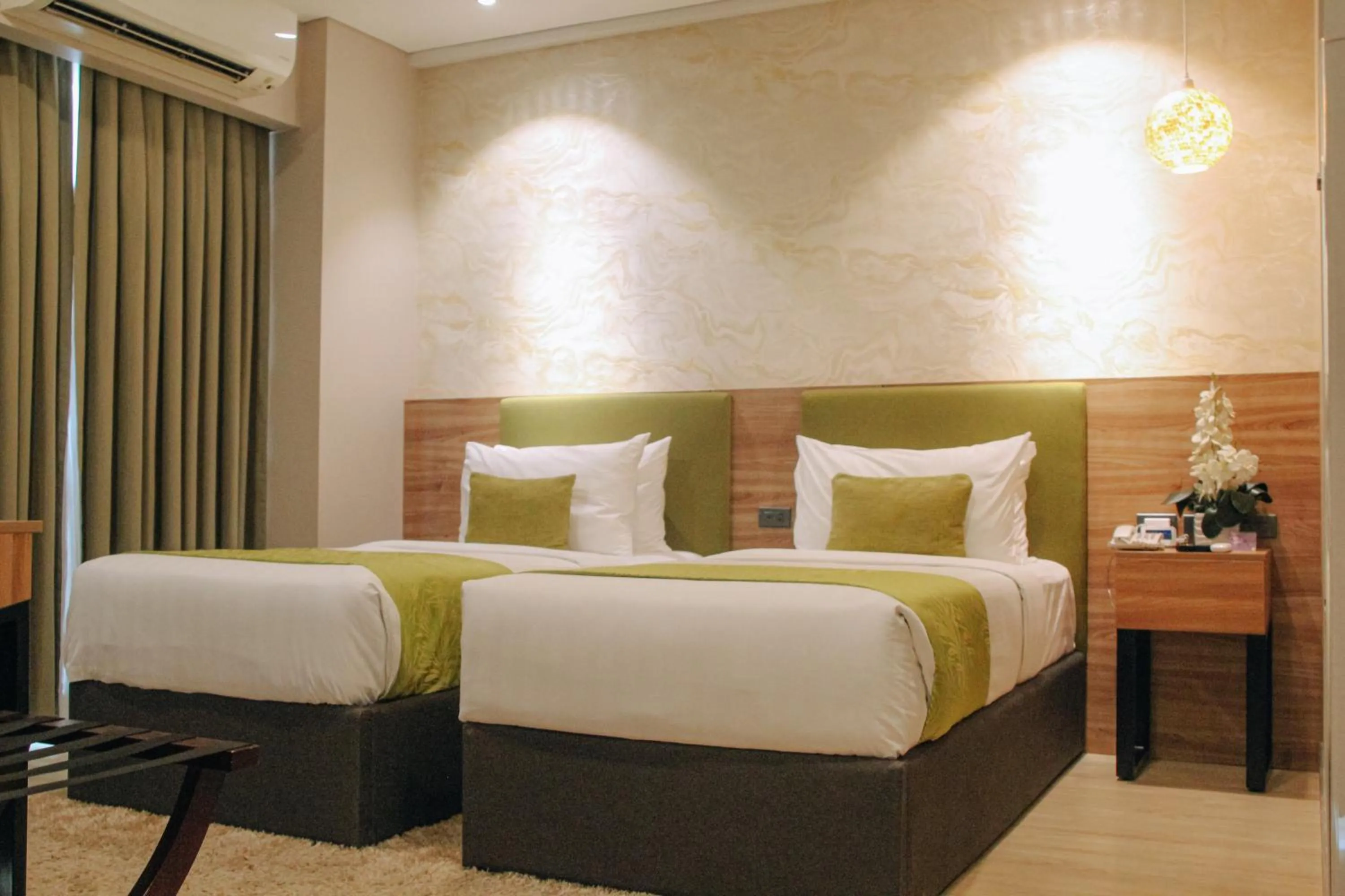 Bed in Goldberry Suites and Hotel Cebu