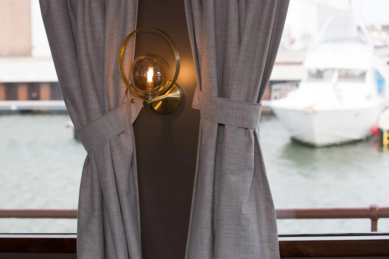 Breakfast in Hotelboot Koningin Emma I Kloeg Collection