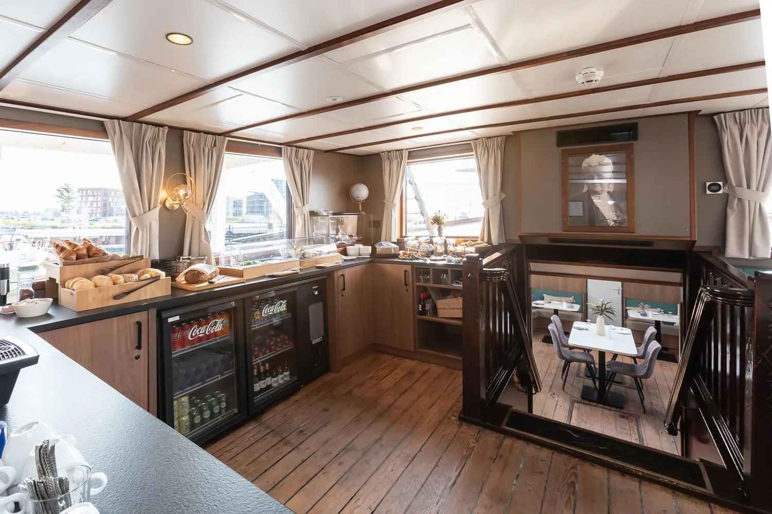 Breakfast in Hotelboot Koningin Emma I Kloeg Collection