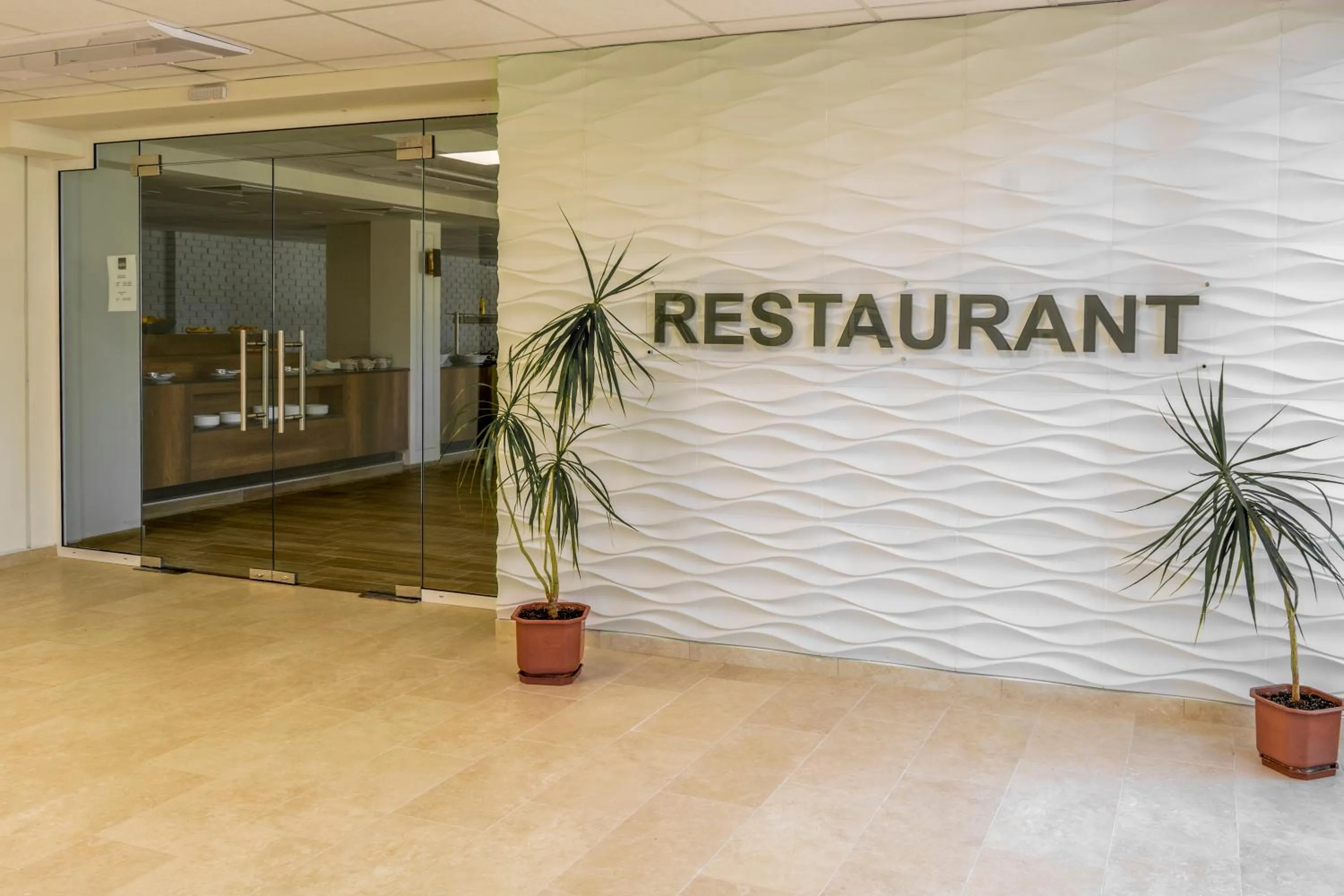 Restaurant/places to eat in Queen Nelly Park