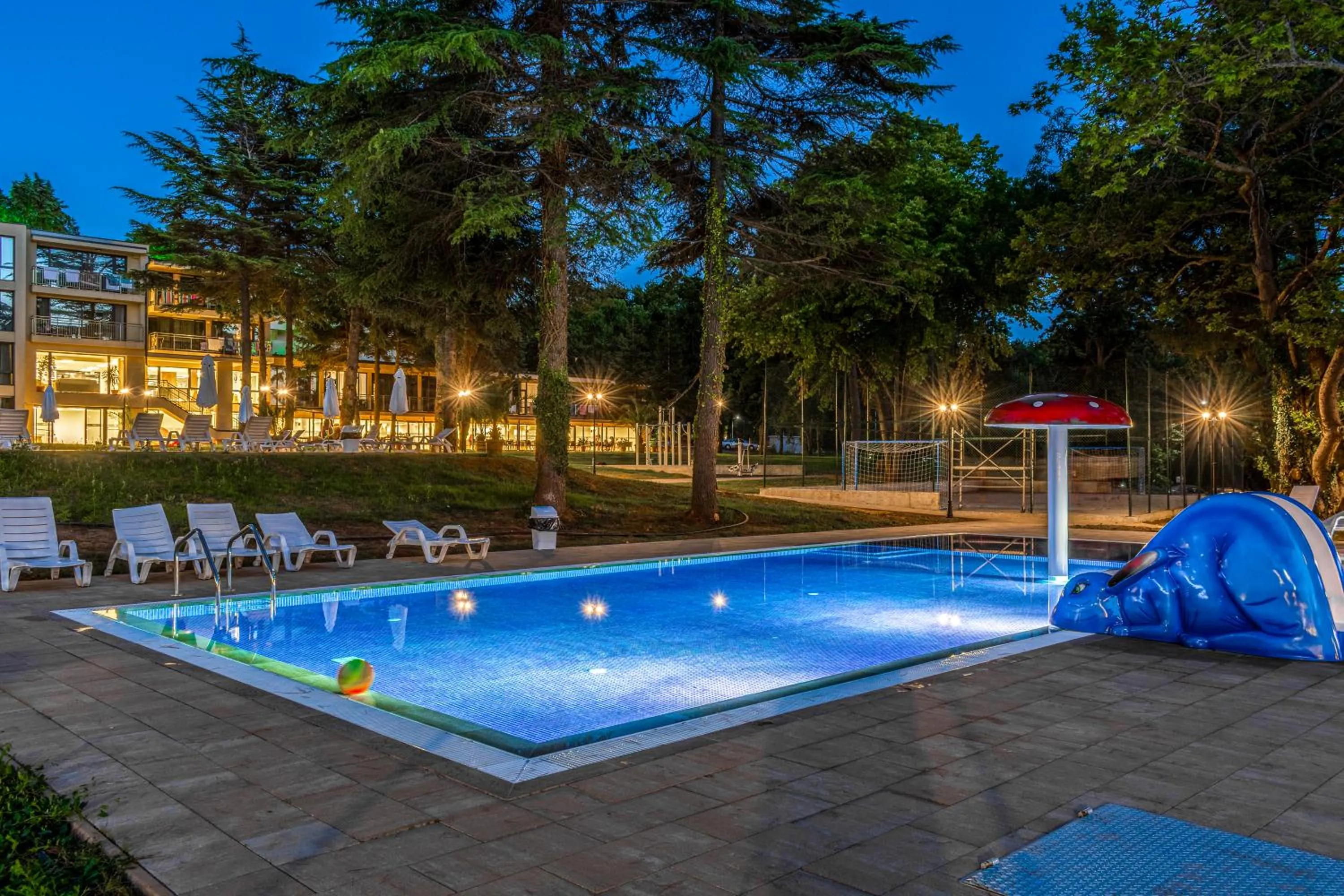 Swimming pool in Queen Nelly Park