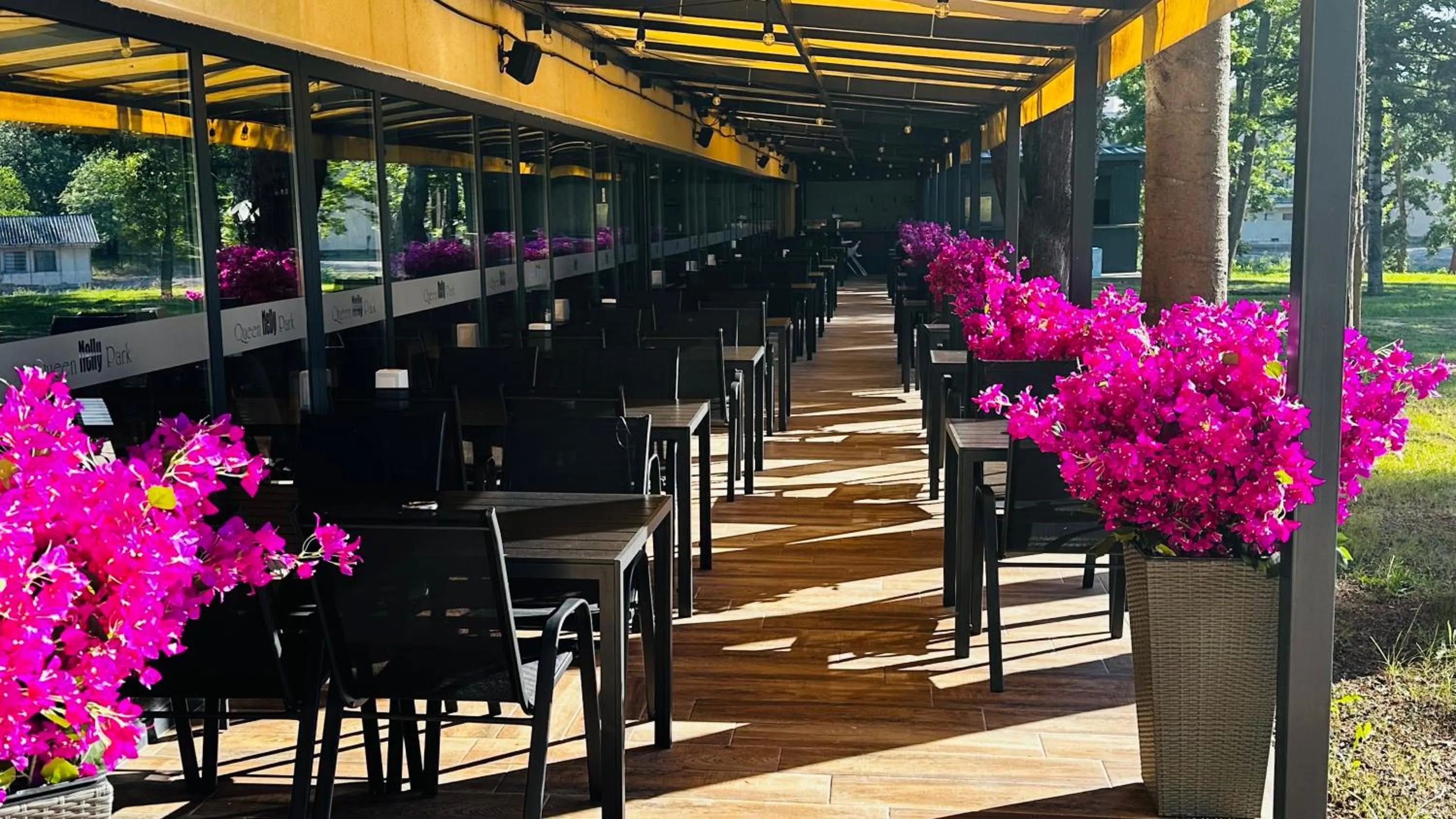 Restaurant/places to eat in Queen Nelly Park