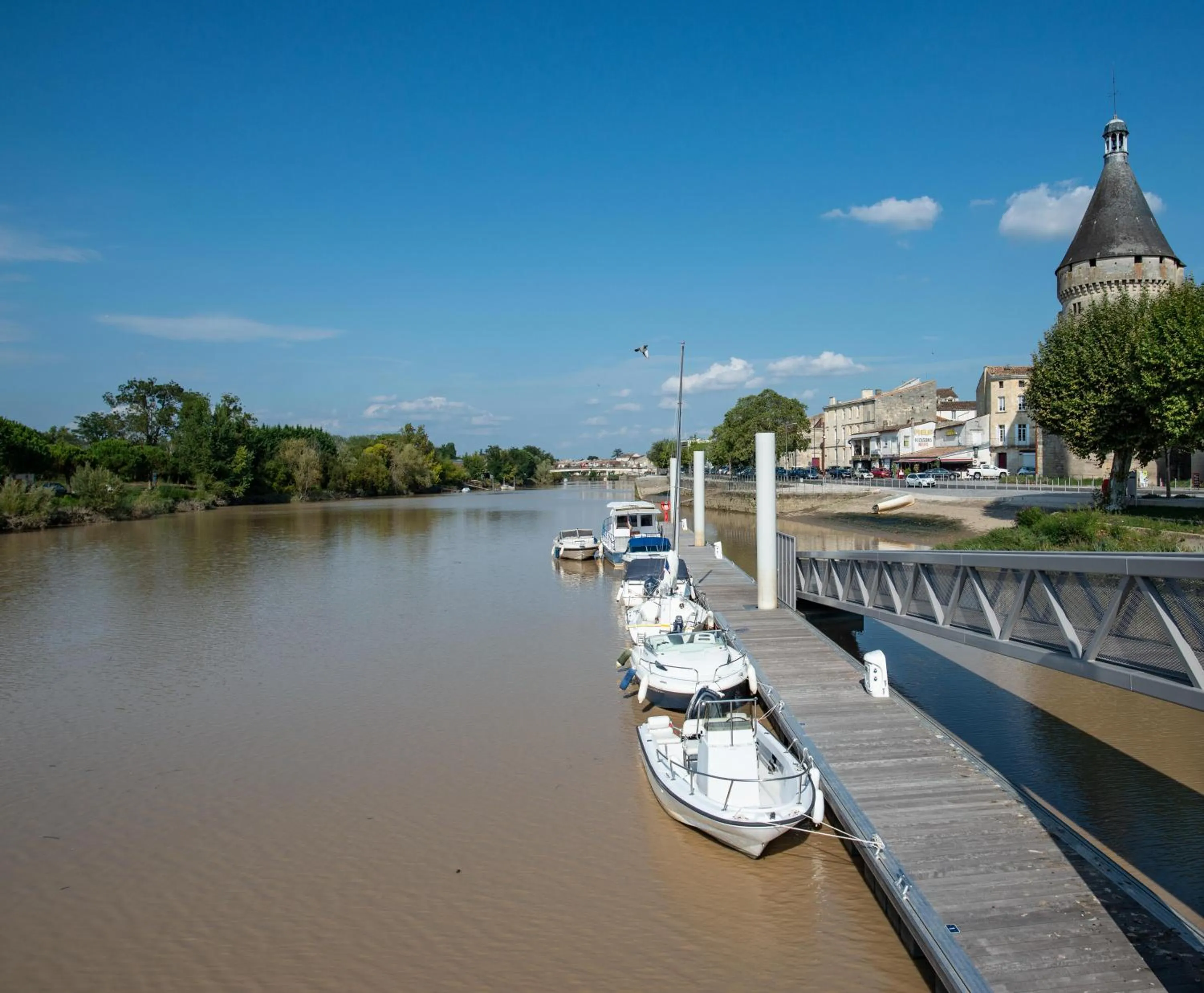 Nearby landmark in Logis Hôtel de la Tour Libourne