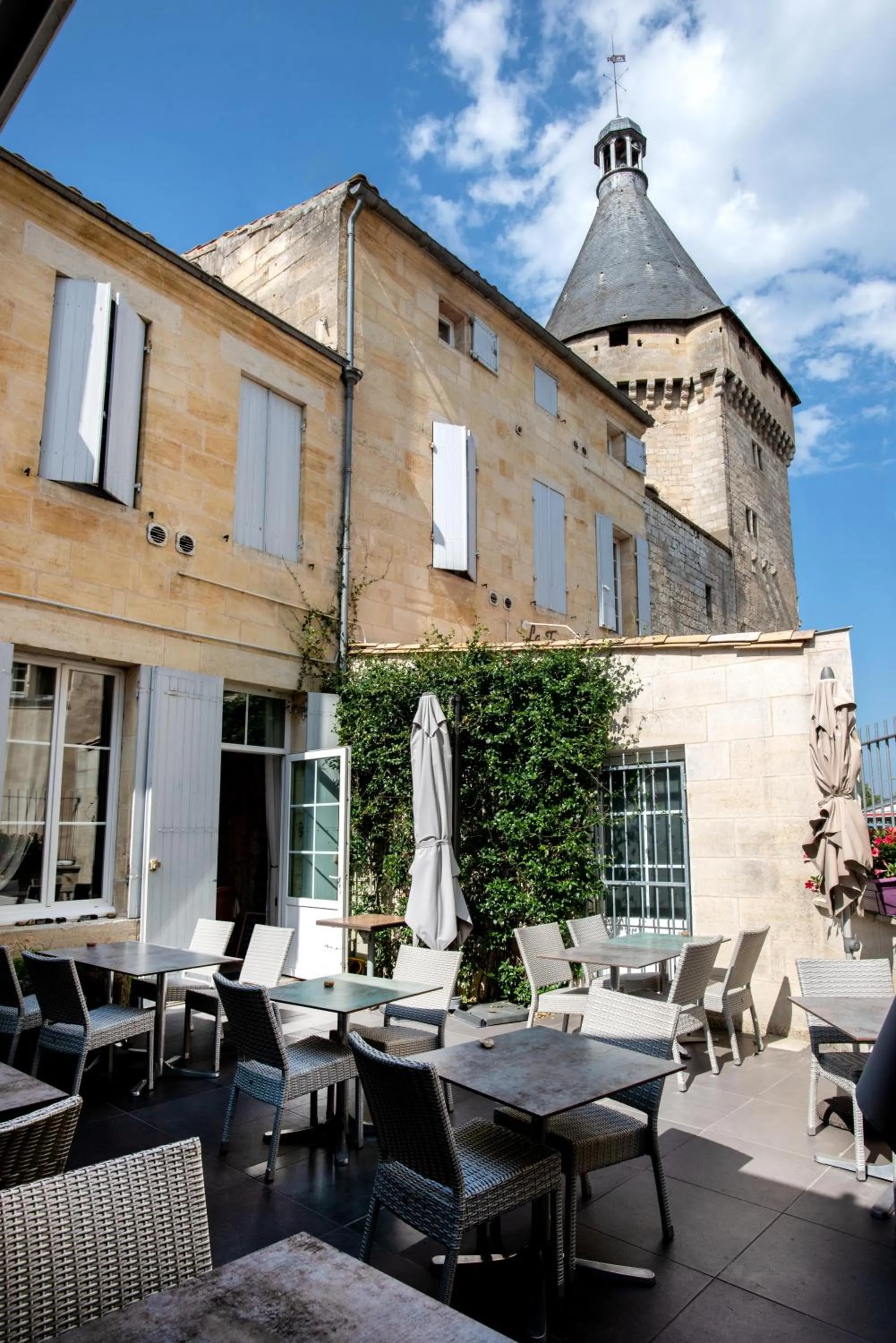 Restaurant/places to eat in Logis Hôtel de la Tour Libourne