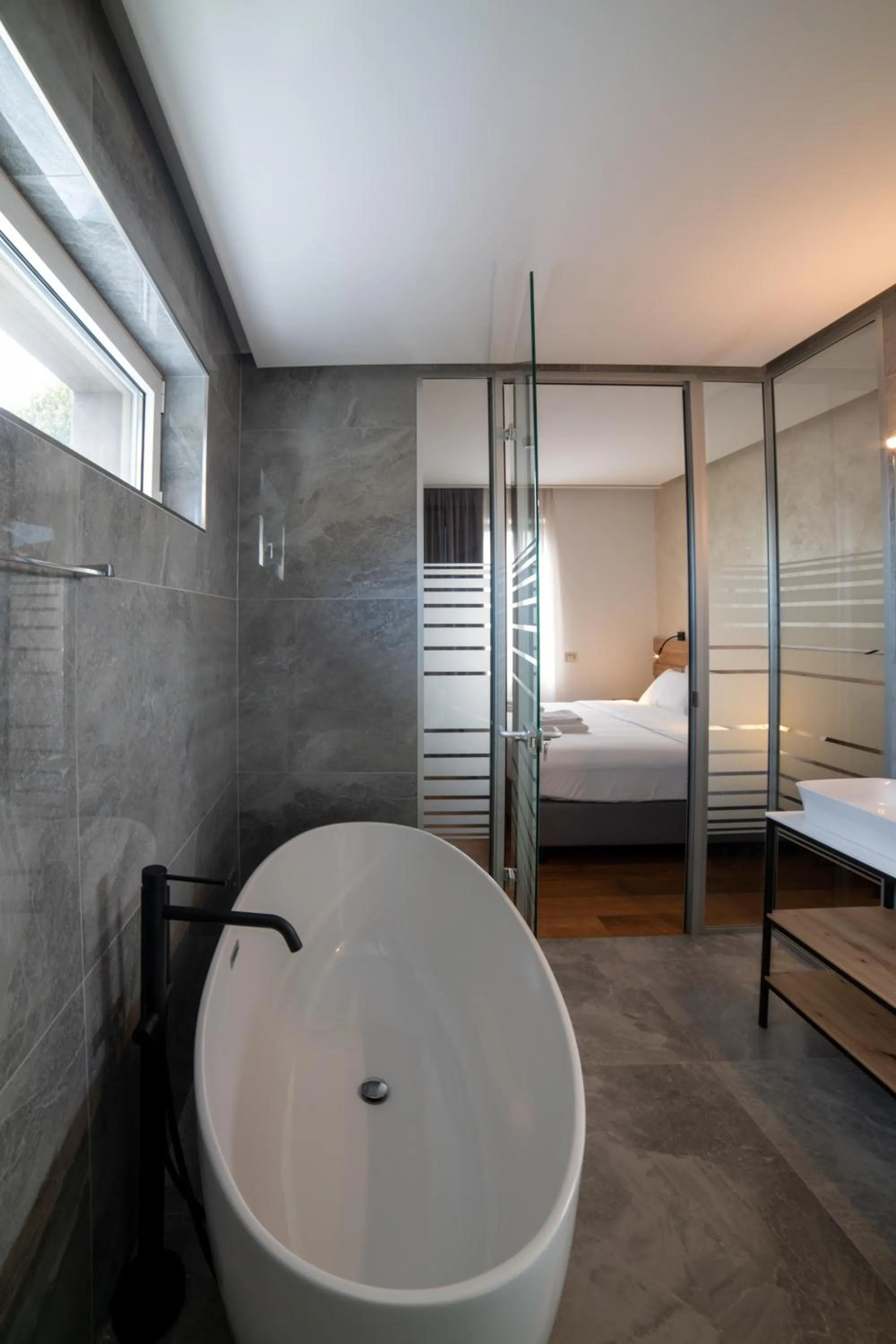 Bathroom, Bed in GRANDI 32 Boutique Residence