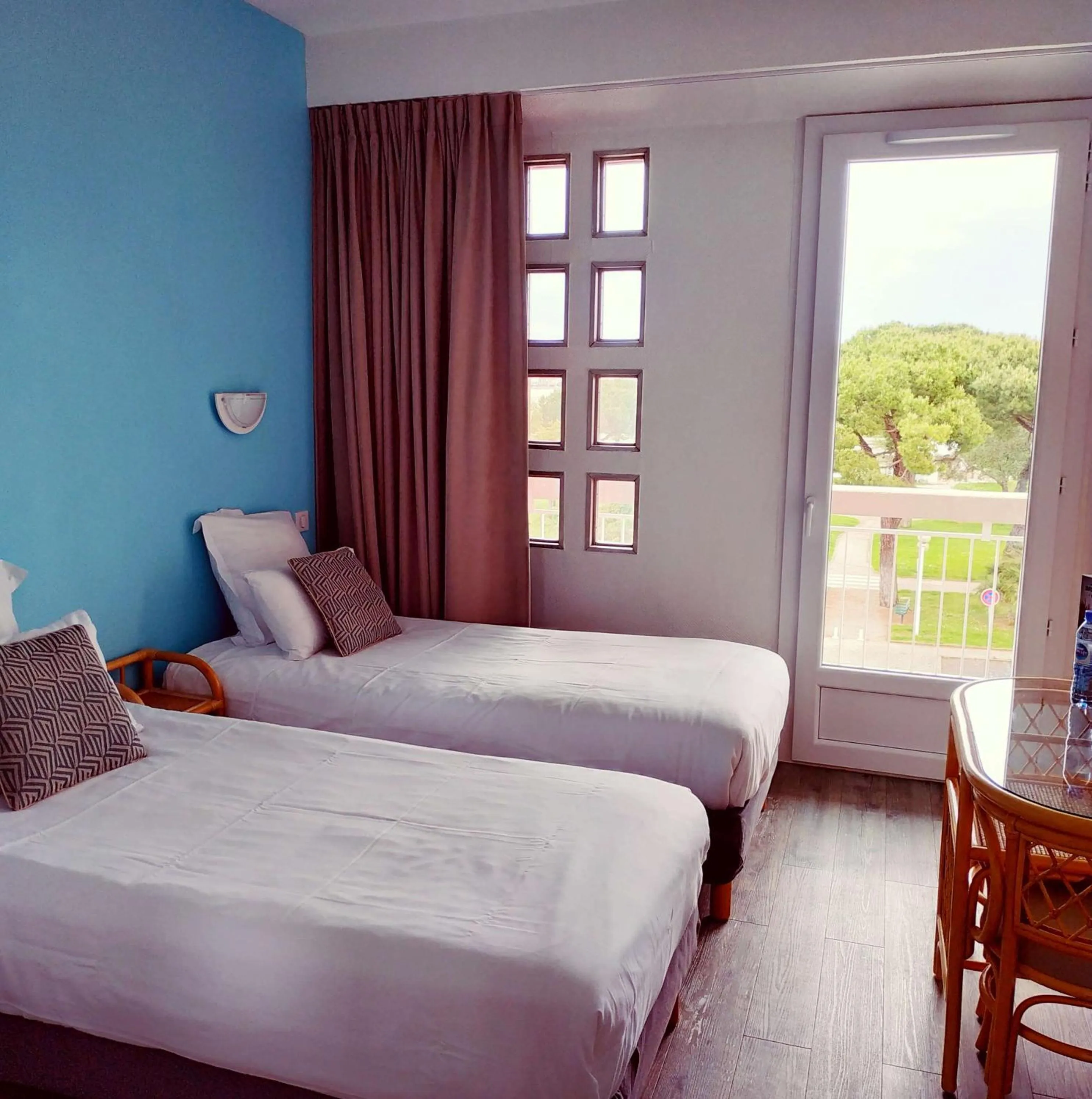 Bedroom, Bed in Brit Hotel Hermitage