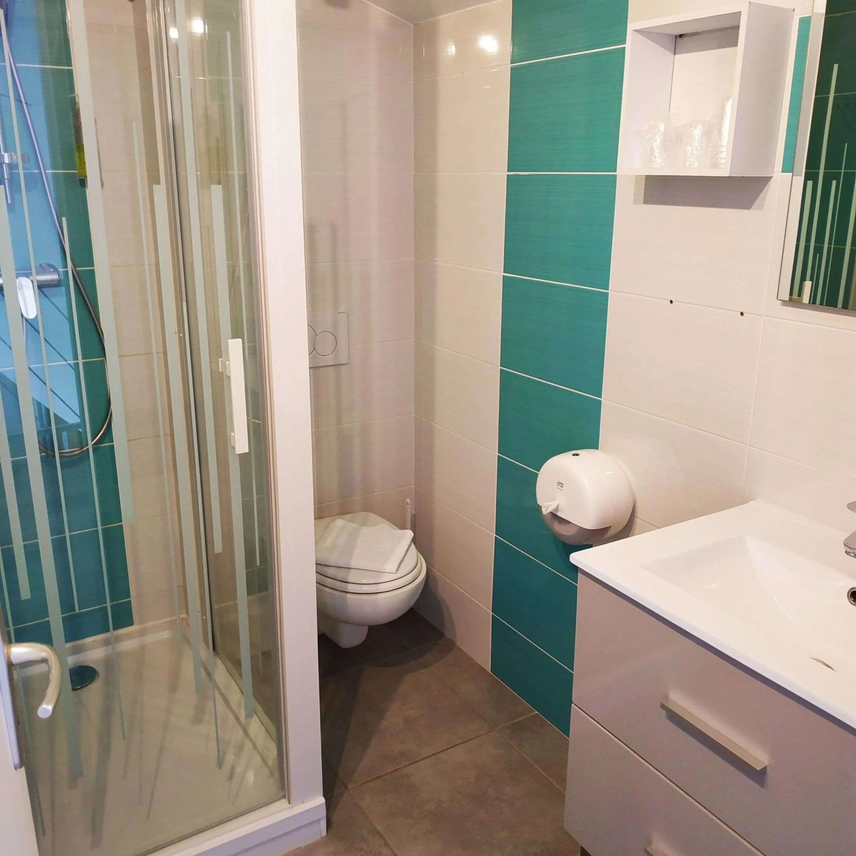 Bathroom in Brit Hotel Hermitage