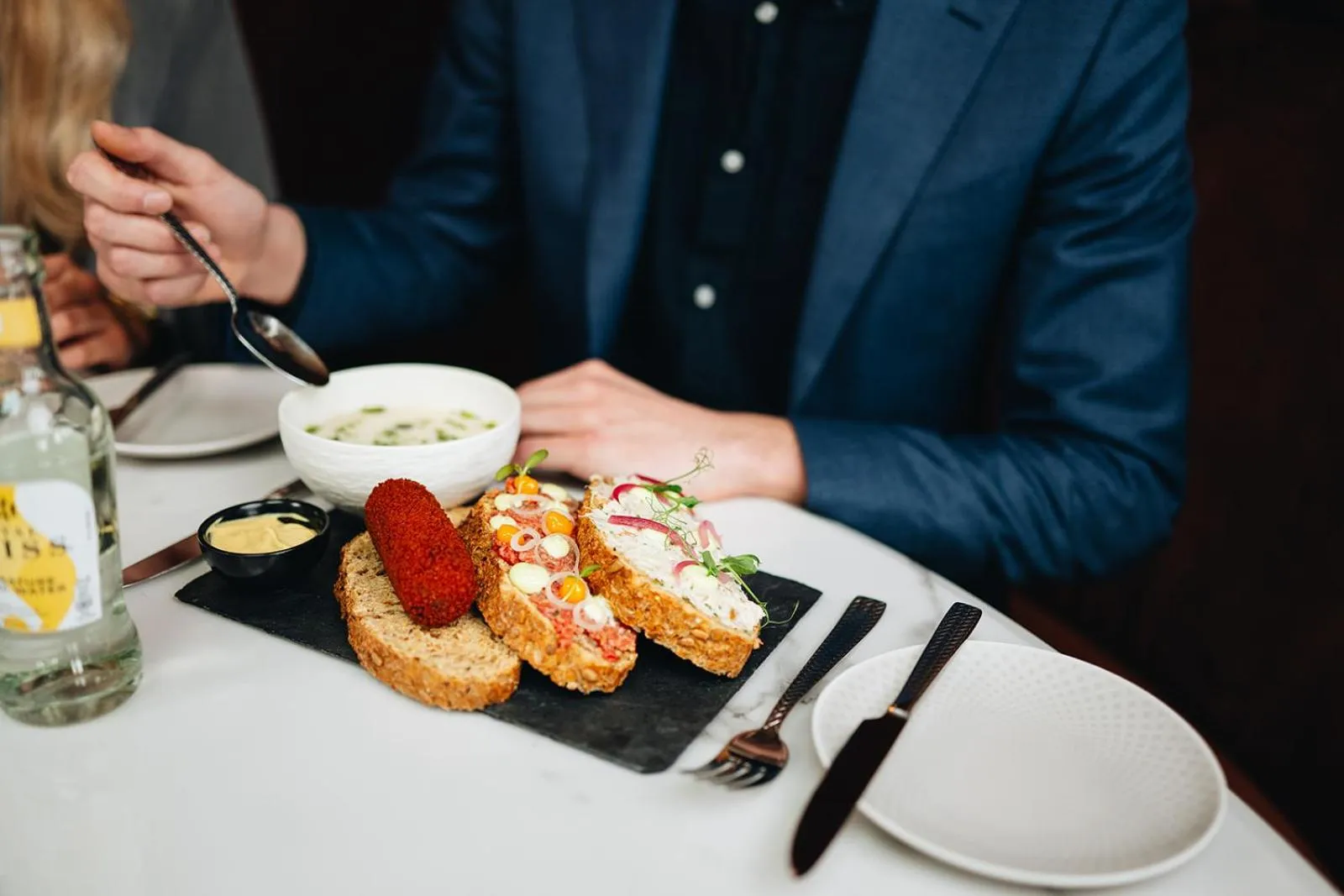 Restaurant/places to eat in Hotel de Timmerfabriek I Kloeg Collection