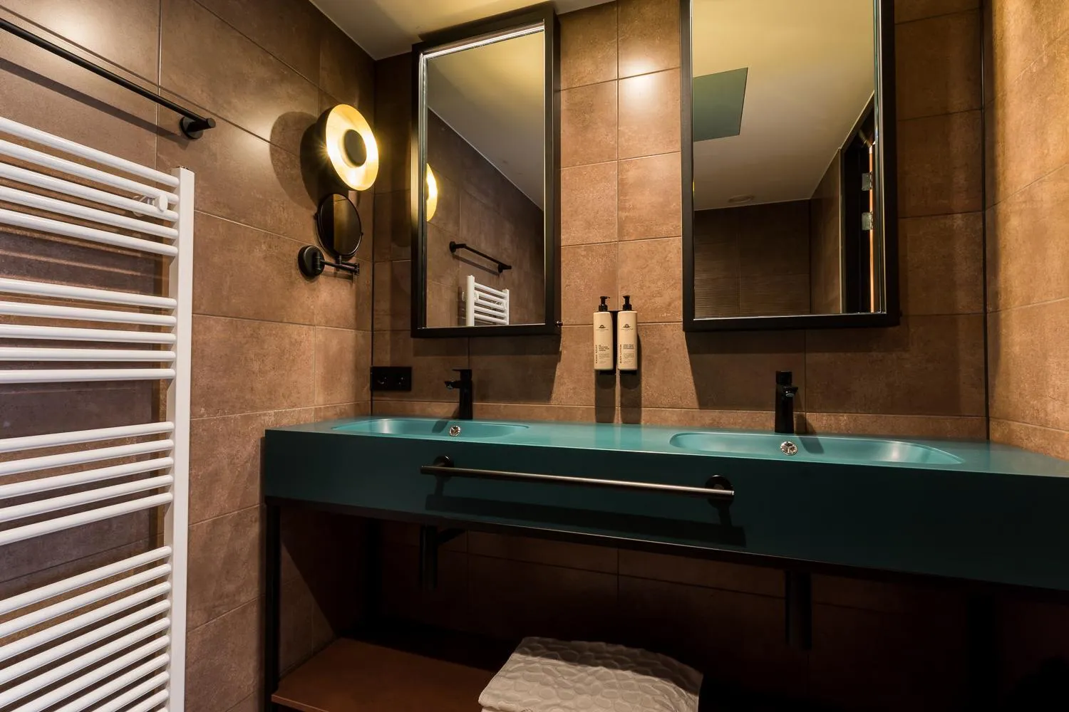 Bathroom in Hotel de Timmerfabriek I Kloeg Collection