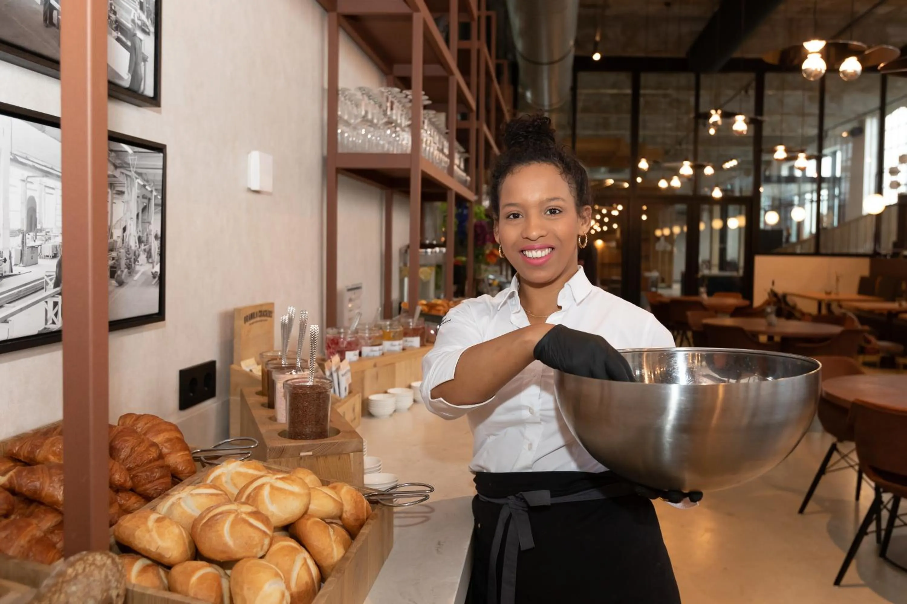 Buffet breakfast in Hotel de Timmerfabriek I Kloeg Collection