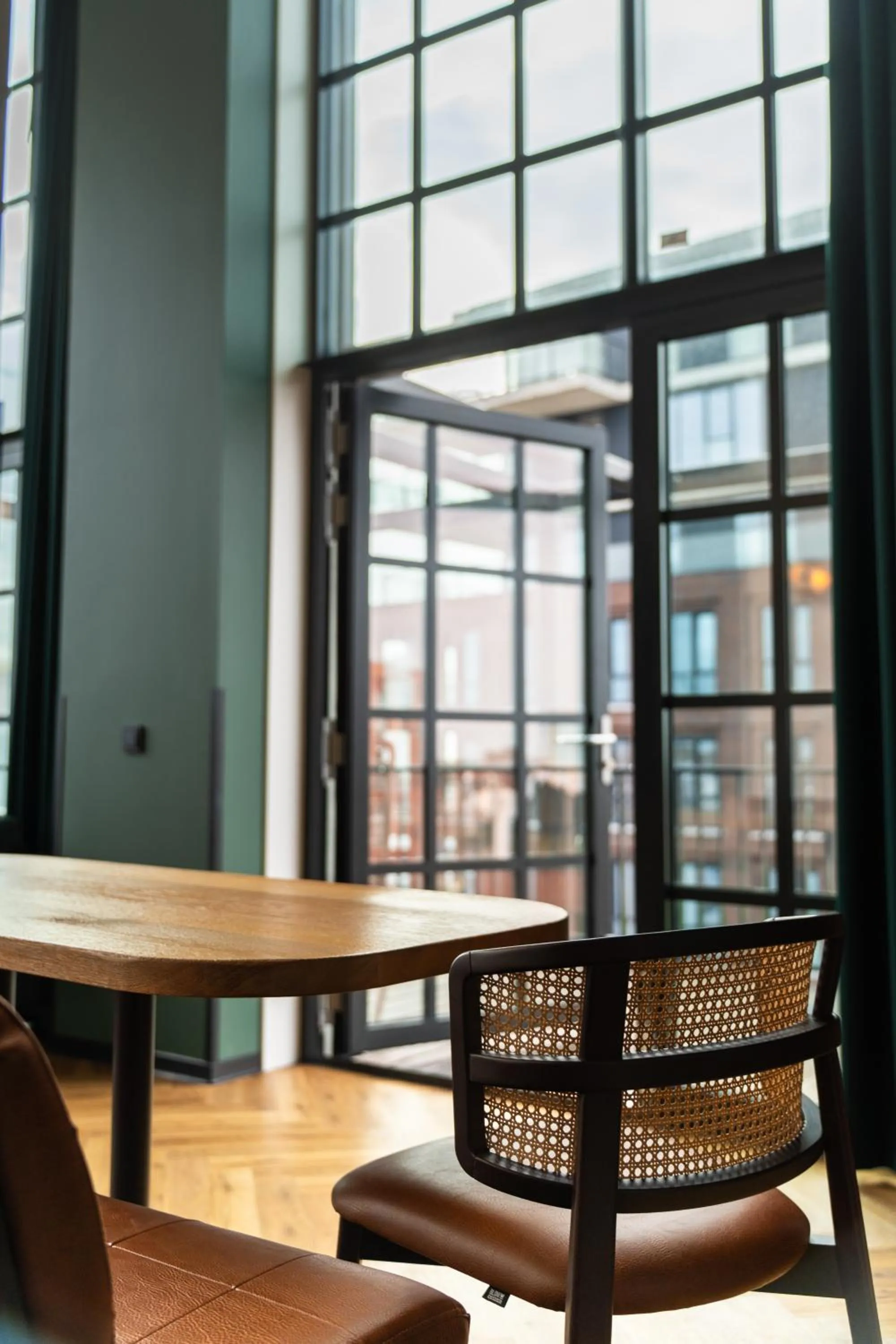 Dining area in Hotel de Timmerfabriek I Kloeg Collection