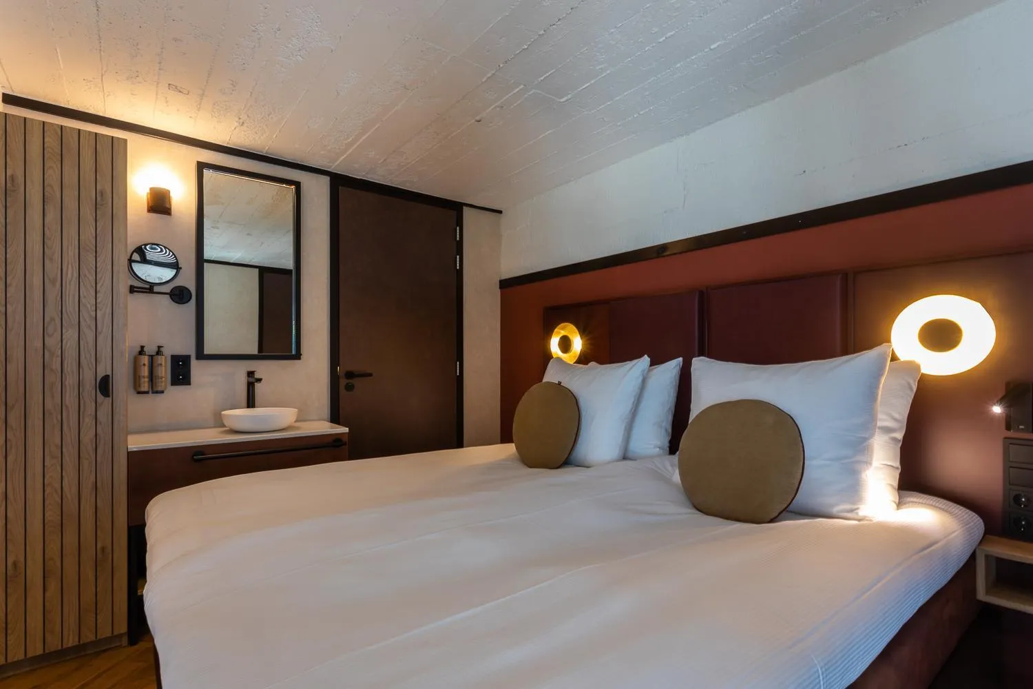 Bedroom, Bed in Hotel de Timmerfabriek I Kloeg Collection