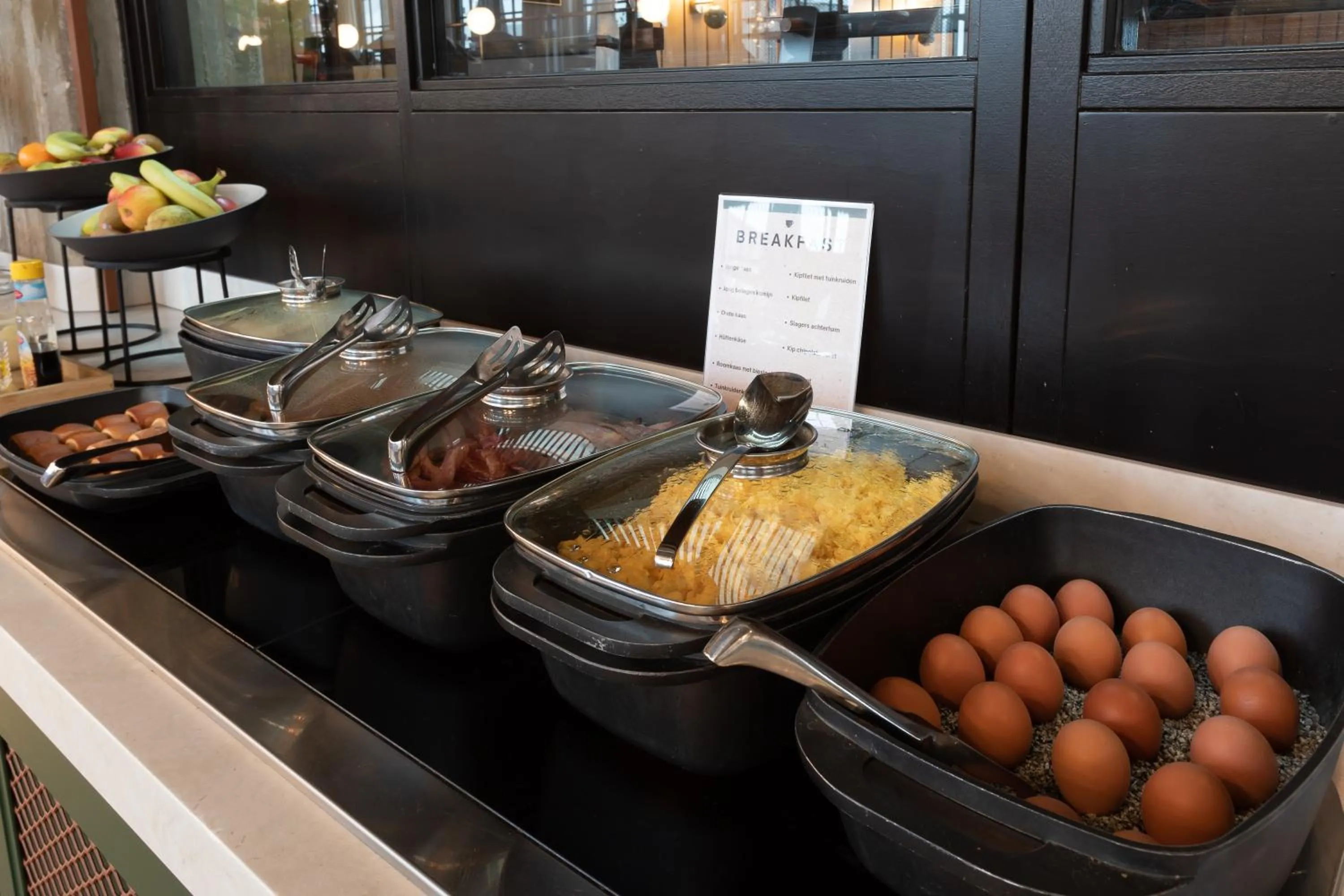 Buffet breakfast in Hotel de Timmerfabriek I Kloeg Collection