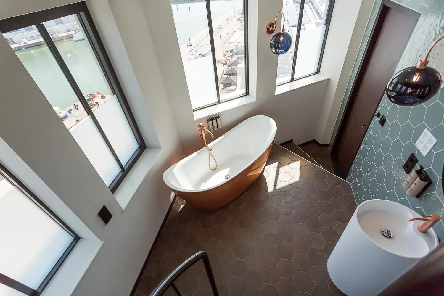 Bathroom in Hotel de Timmerfabriek I Kloeg Collection