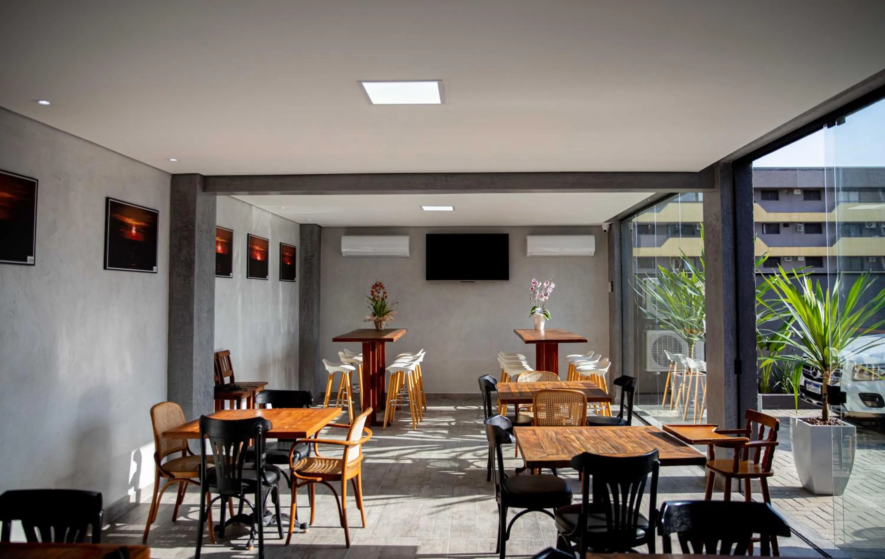 Lounge or bar in Pousada Cadiz - Piscina Climatizada