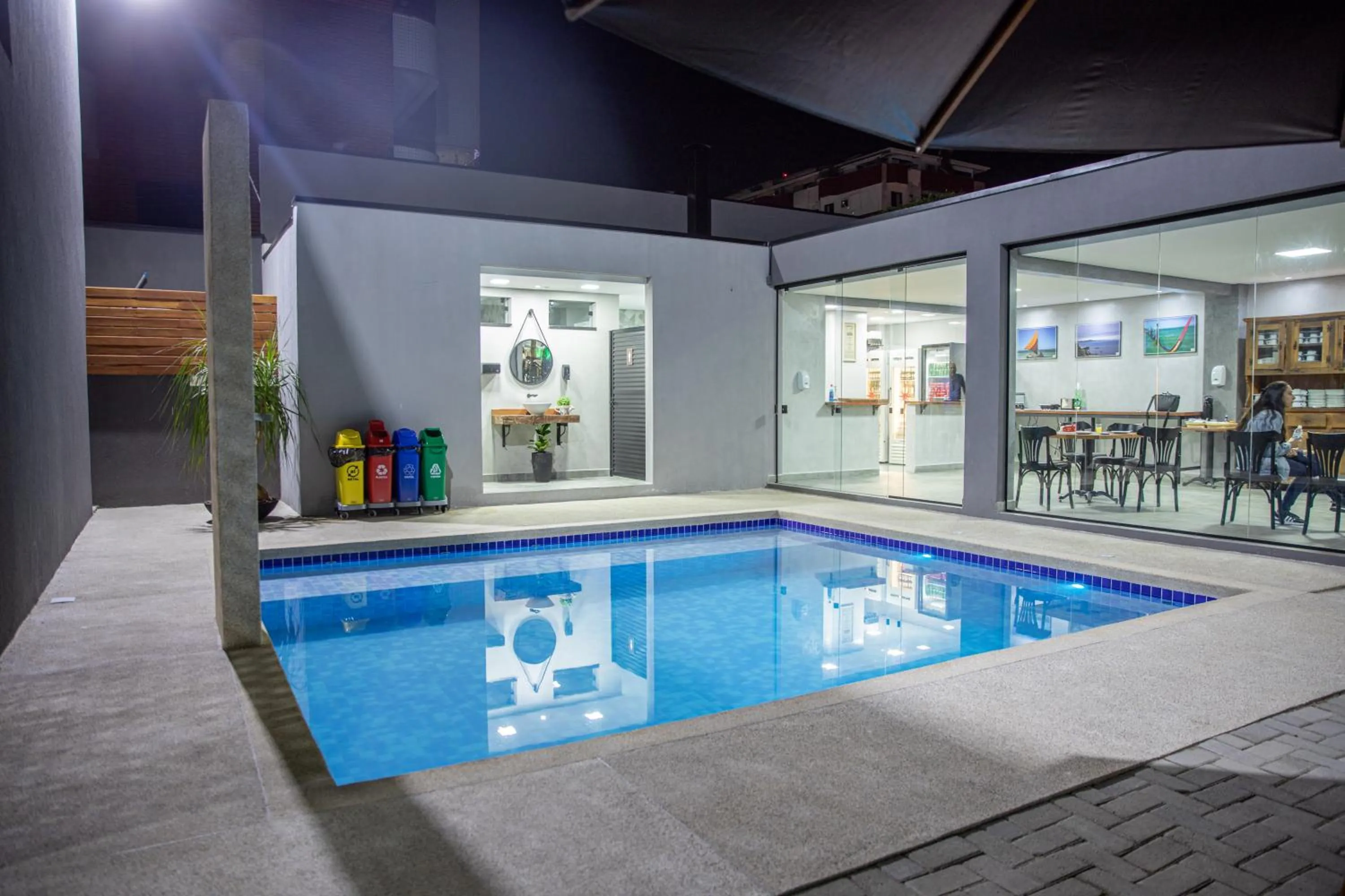 Swimming pool in Pousada Cadiz - Piscina Climatizada