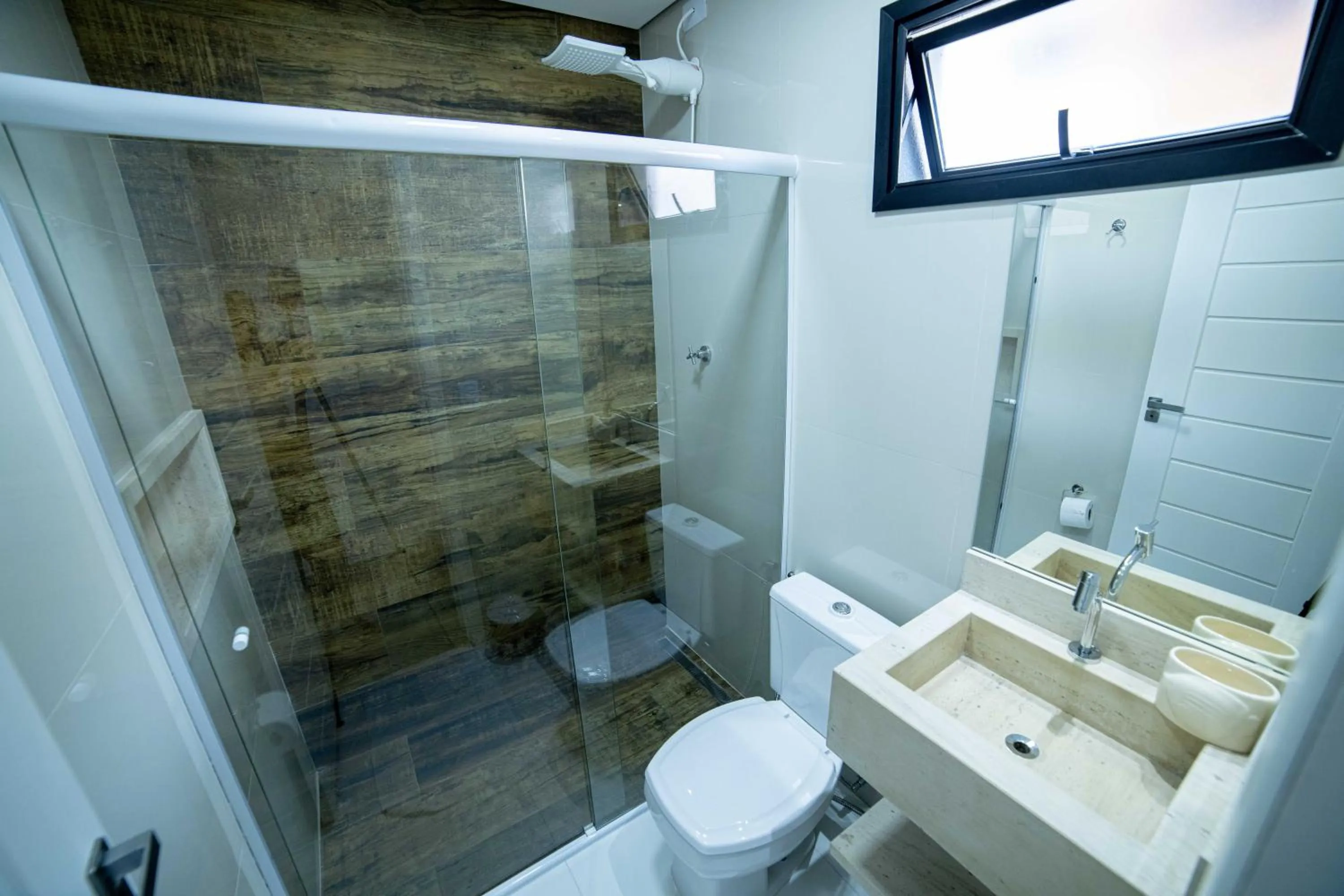 Bathroom in Pousada Cadiz - Piscina Climatizada