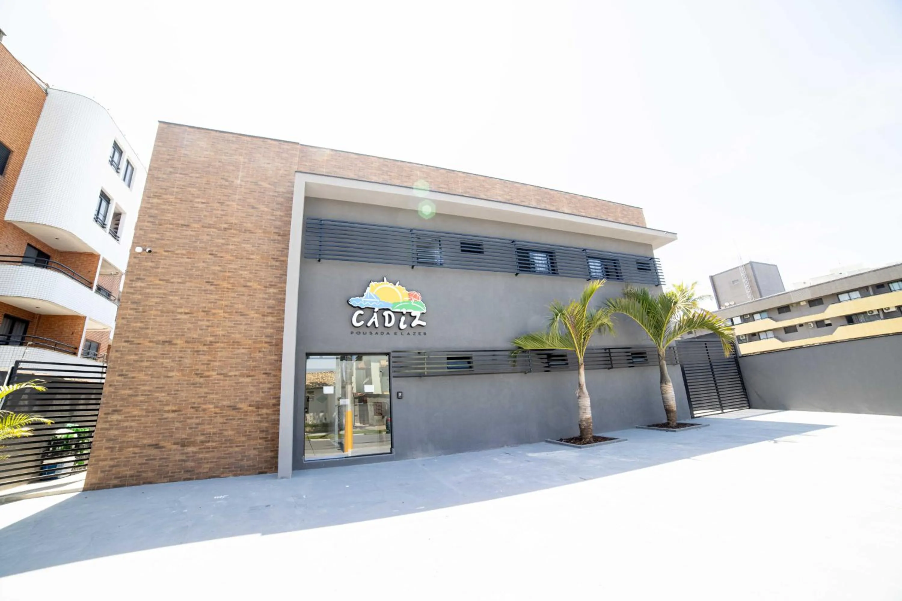 Facade/entrance in Pousada Cadiz - Piscina Climatizada