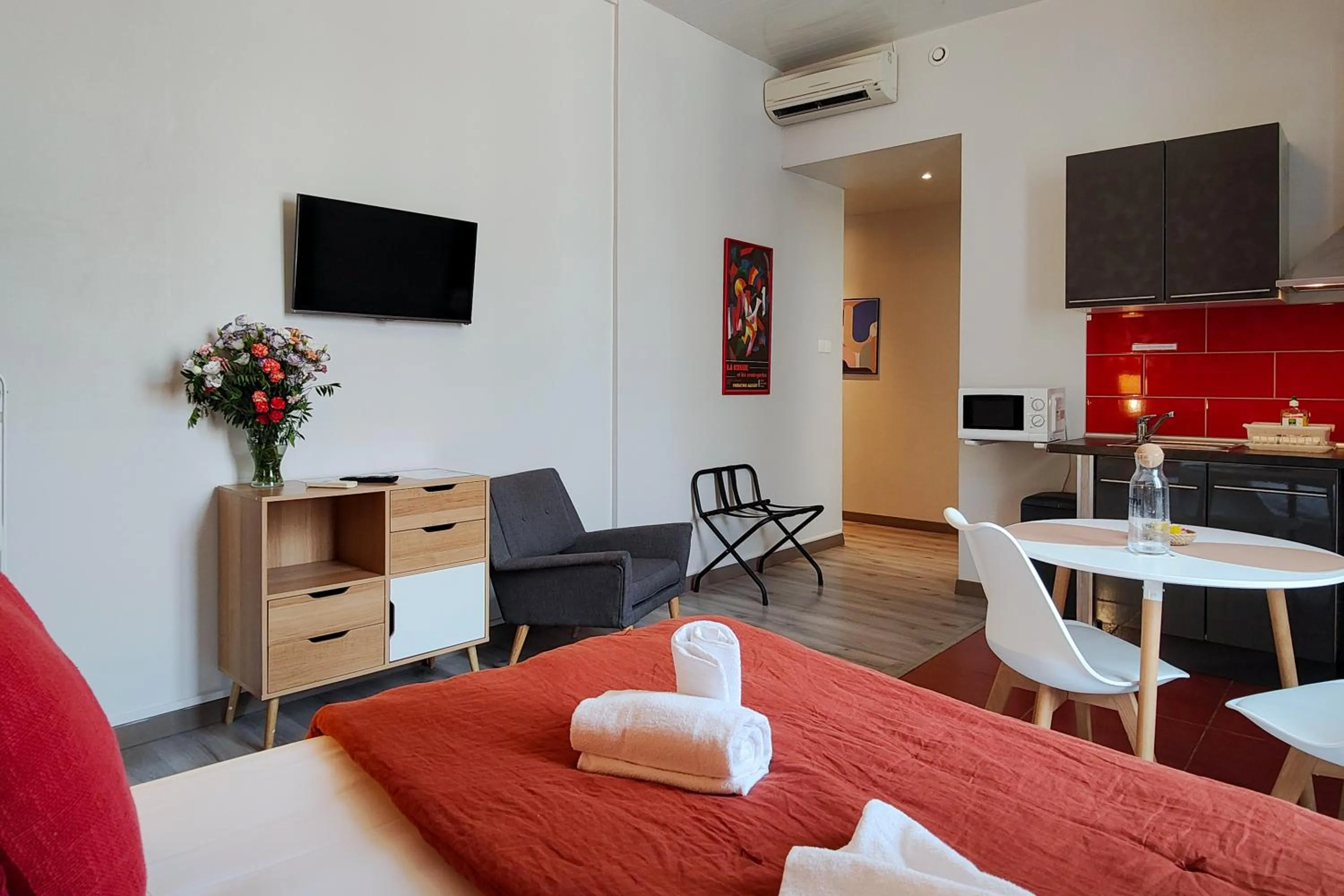 Kitchen or kitchenette in Aparthotel AMMI Nice Massena - ex Ajoupa