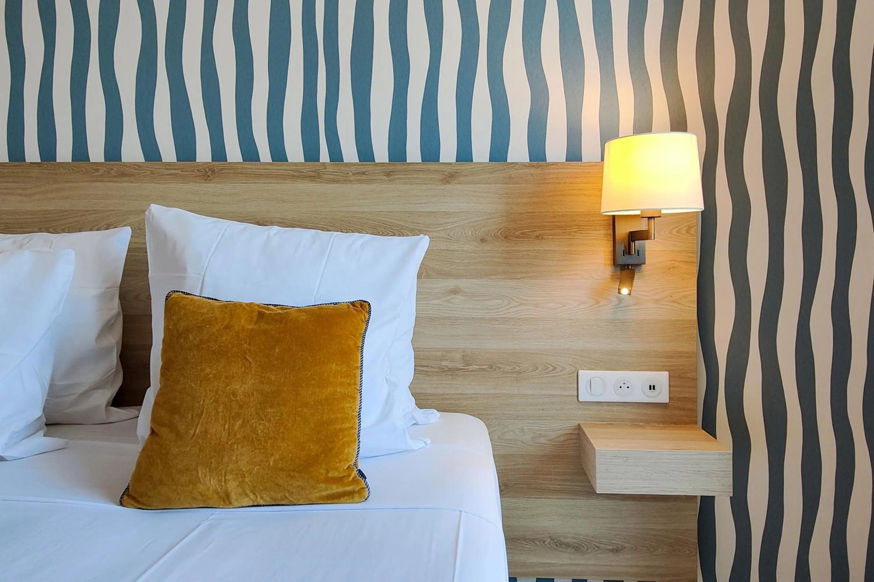 Bed in Aparthotel AMMI Nice Massena - ex Ajoupa