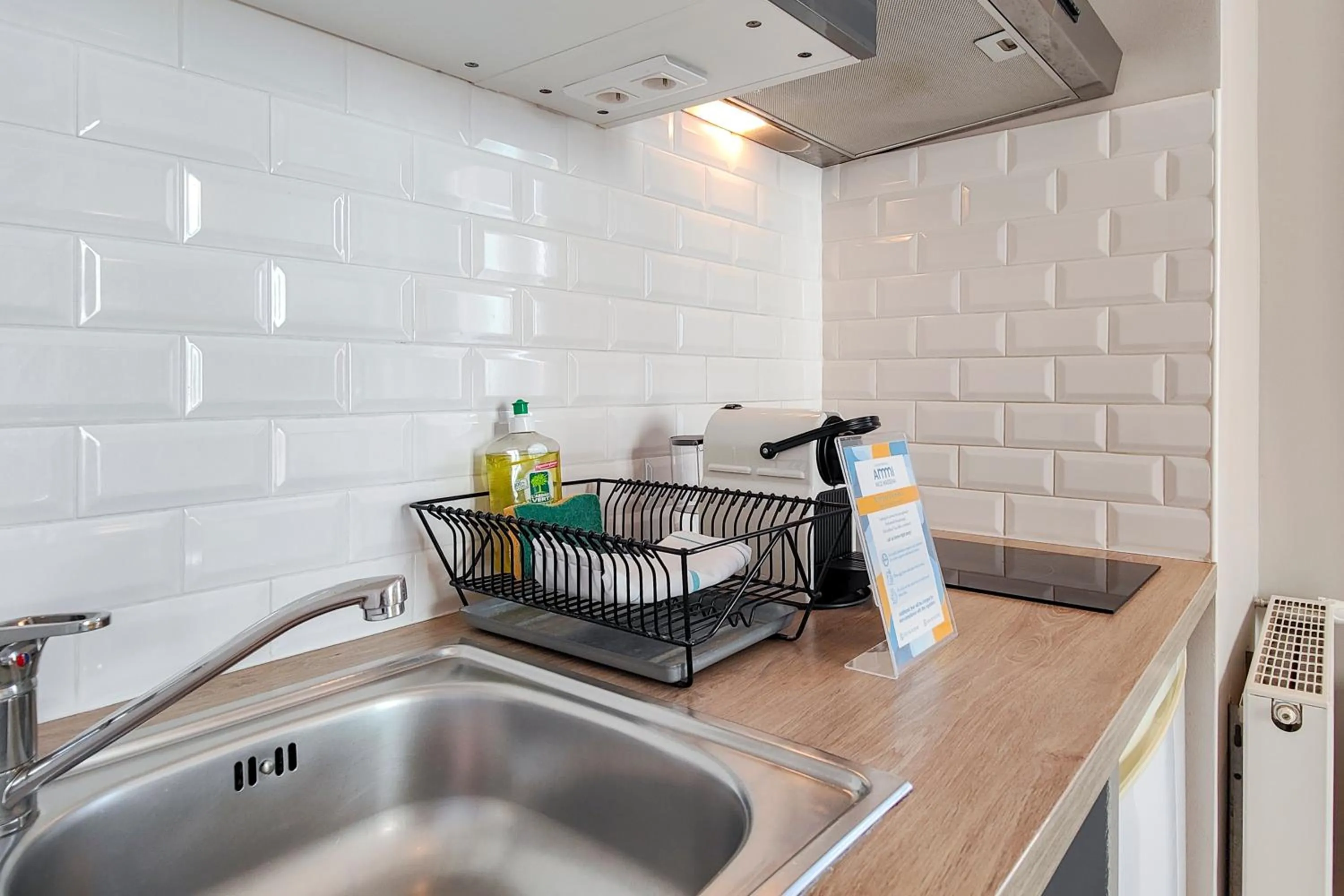 Kitchen or kitchenette in Aparthotel AMMI Nice Massena - ex Ajoupa