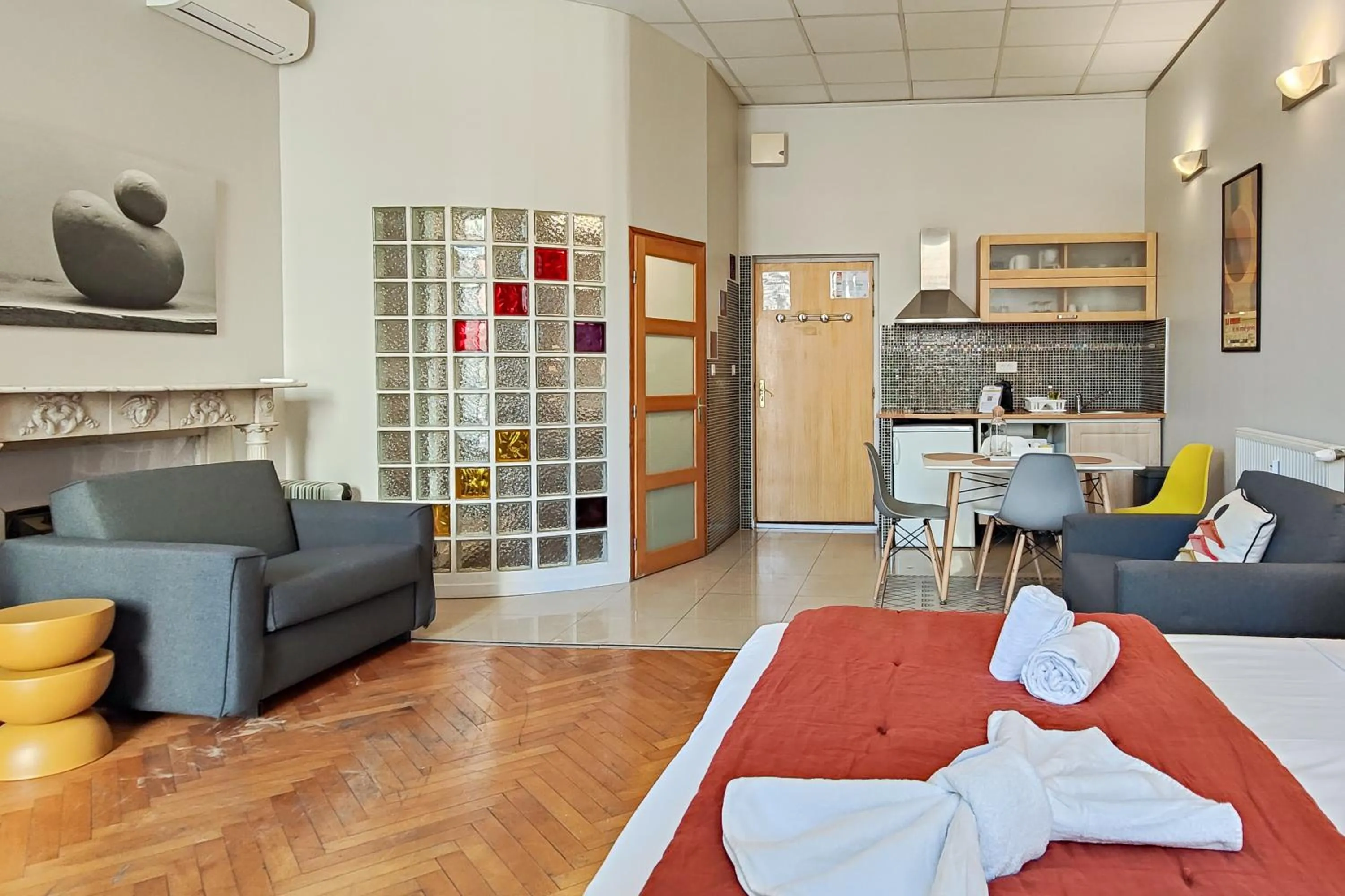 Photo of the whole room, Bed in Aparthotel AMMI Nice Massena - ex Ajoupa